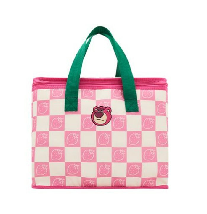 台灣直送 Disney 莓好農場系列 - Lotso 熊抱哥保溫袋 (逢星期日截單後25-28個工作天發貨)