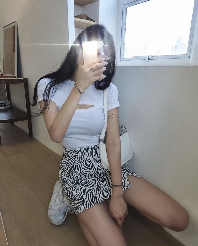 (現貨) 小性感開口上衣