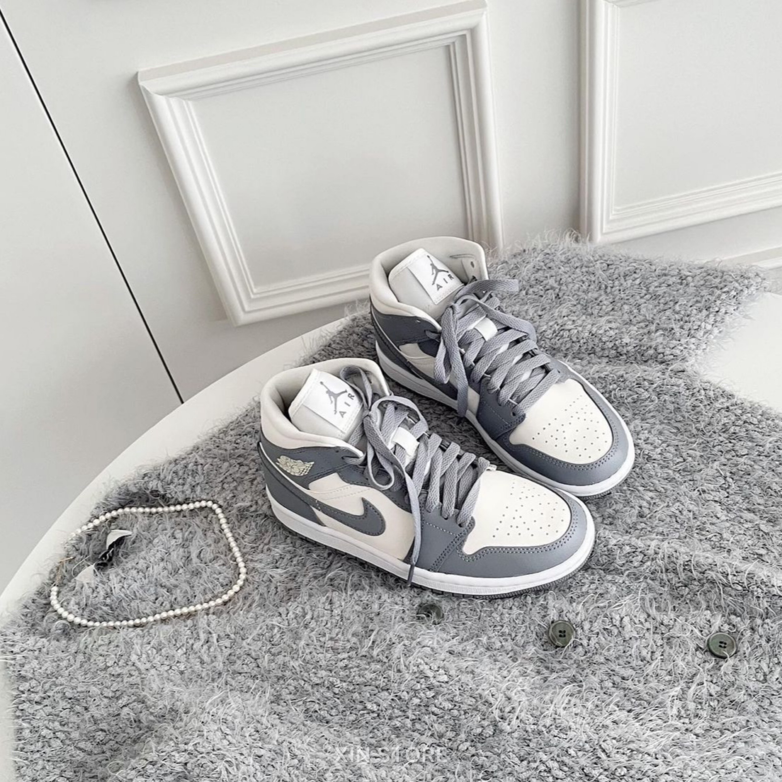 【現貨】Nike W Air Jordan 1 Mid Grey Sail 高筒 喬丹 奶油 狼灰