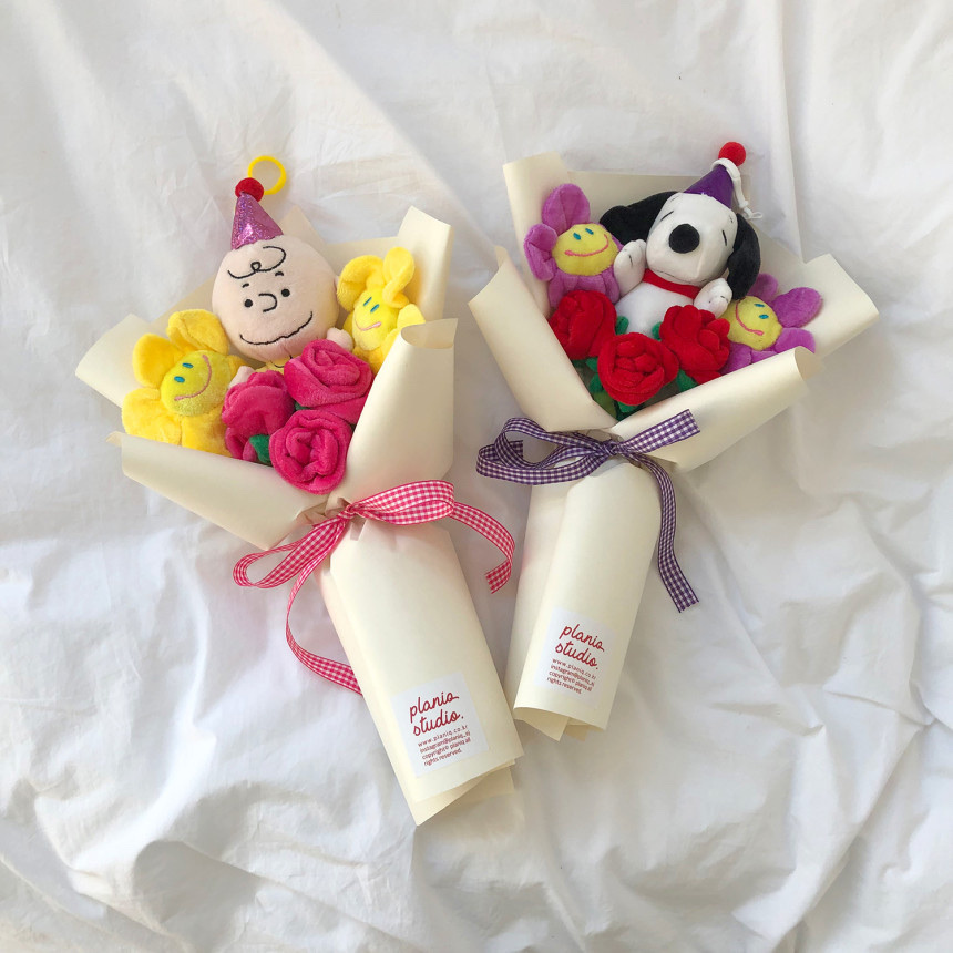 PEANUTS Snoopy & Charlie Brown Flower Doll Bouquet 史努比