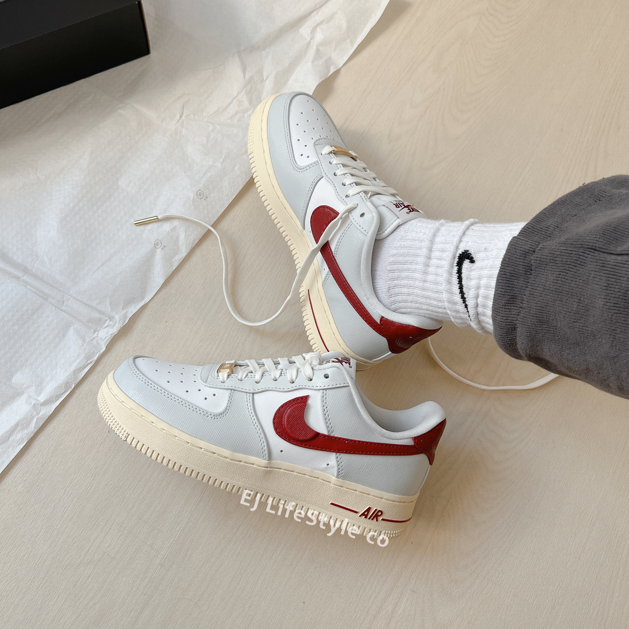 NIKE AIR FORCE 1 AF1 金幣系列酒紅紅白奶油底金屬DV7584-001 / 現貨