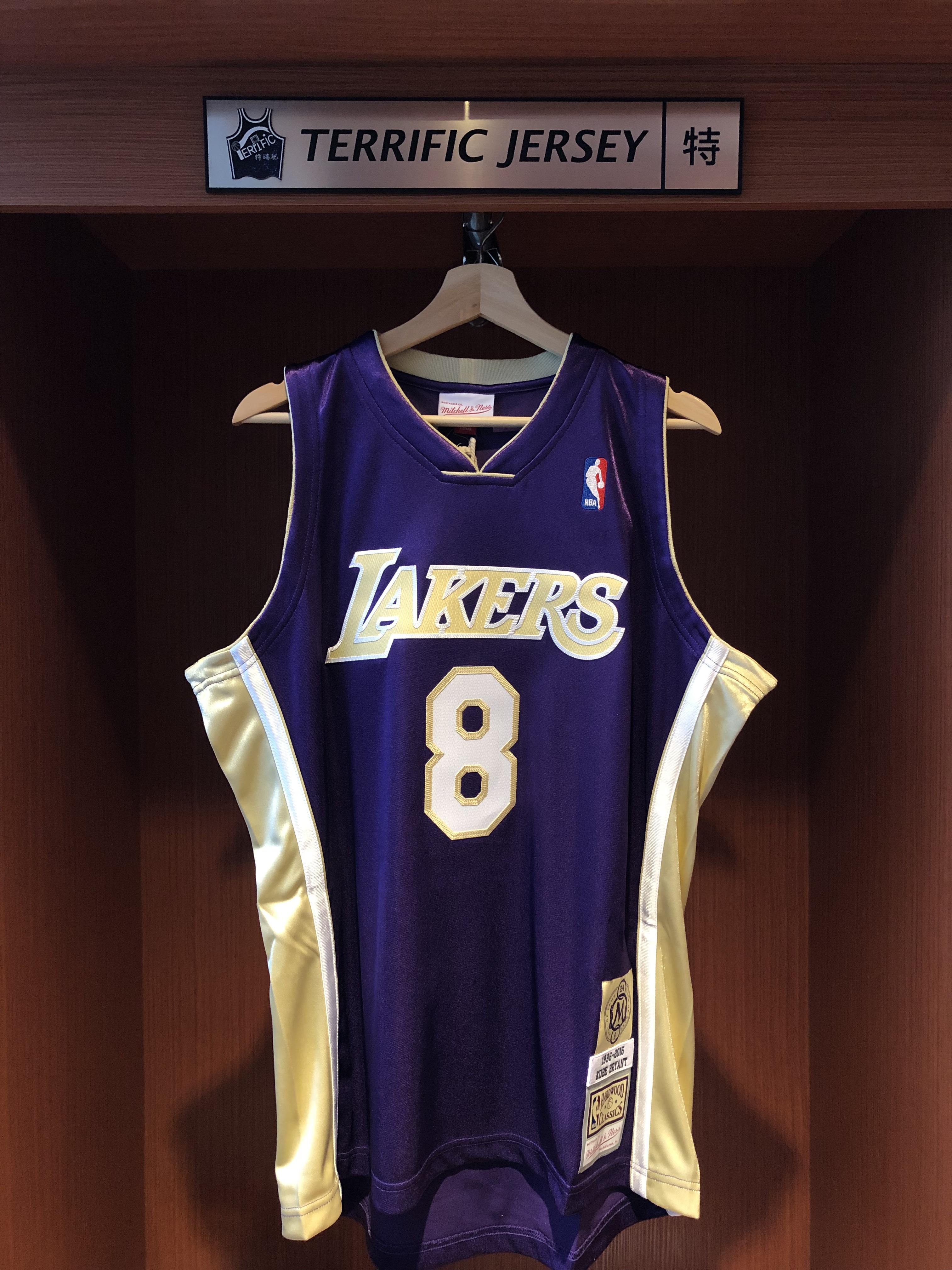 NBA球衣 Kobe Bryant 洛杉磯湖人 名人堂 紀念紫 #8 96-16紫 M&N Authentic 球員版 電繡 主場限定 全新