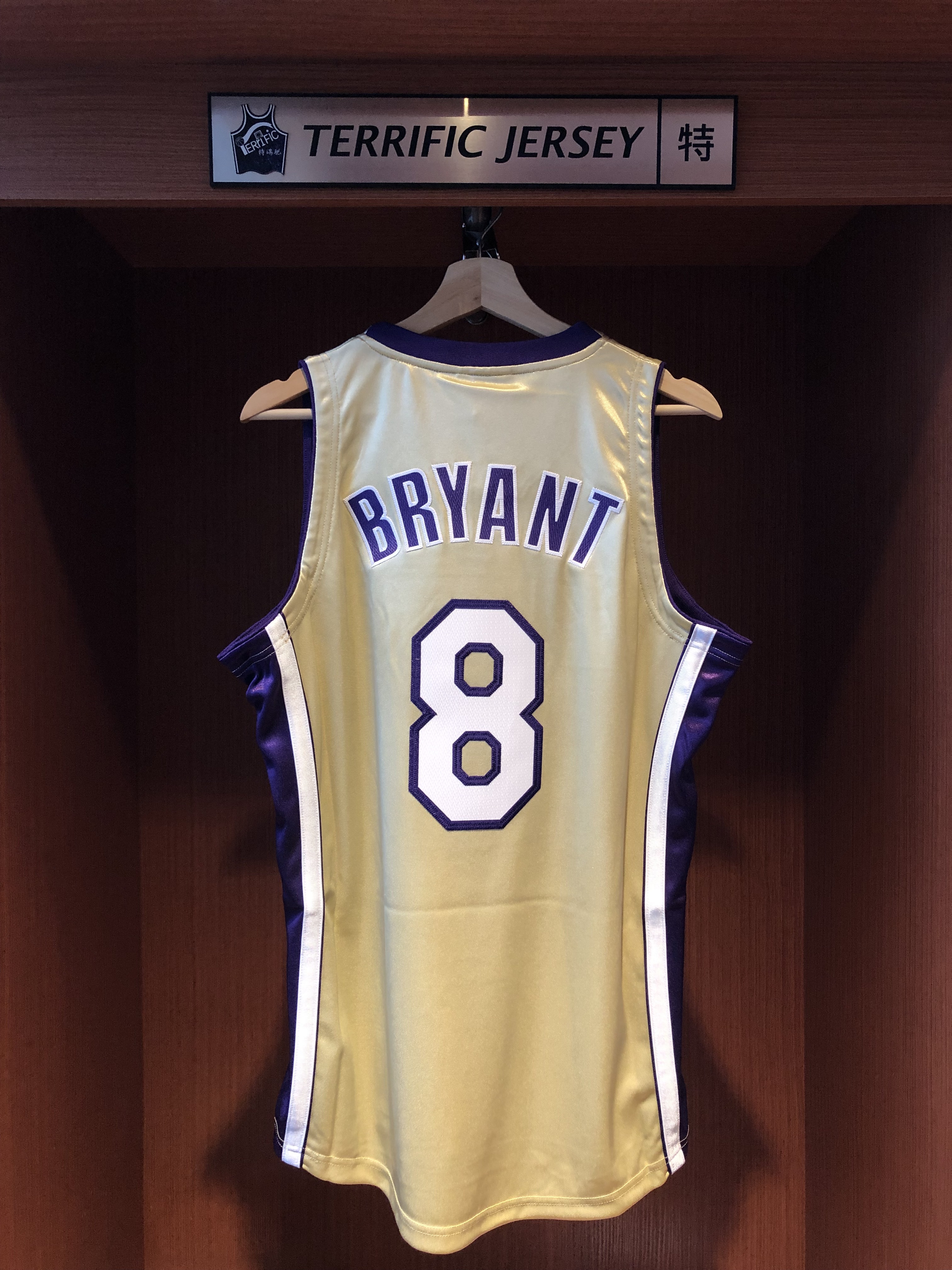 NBA球衣 Kobe Bryant 洛杉磯湖人 名人堂 紀念金 #8 96-16金 M&N Authentic 球員版 電繡 主場限定 全新