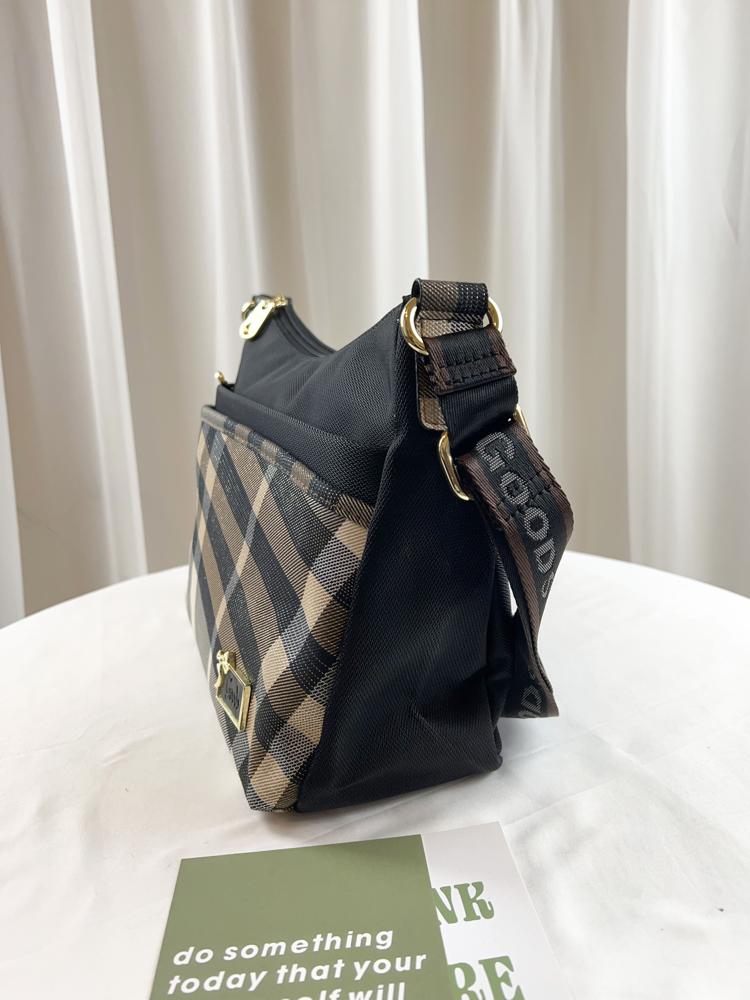 GOODS 金線大格黑拼色防潑水肩背包 / 側背包 #2638