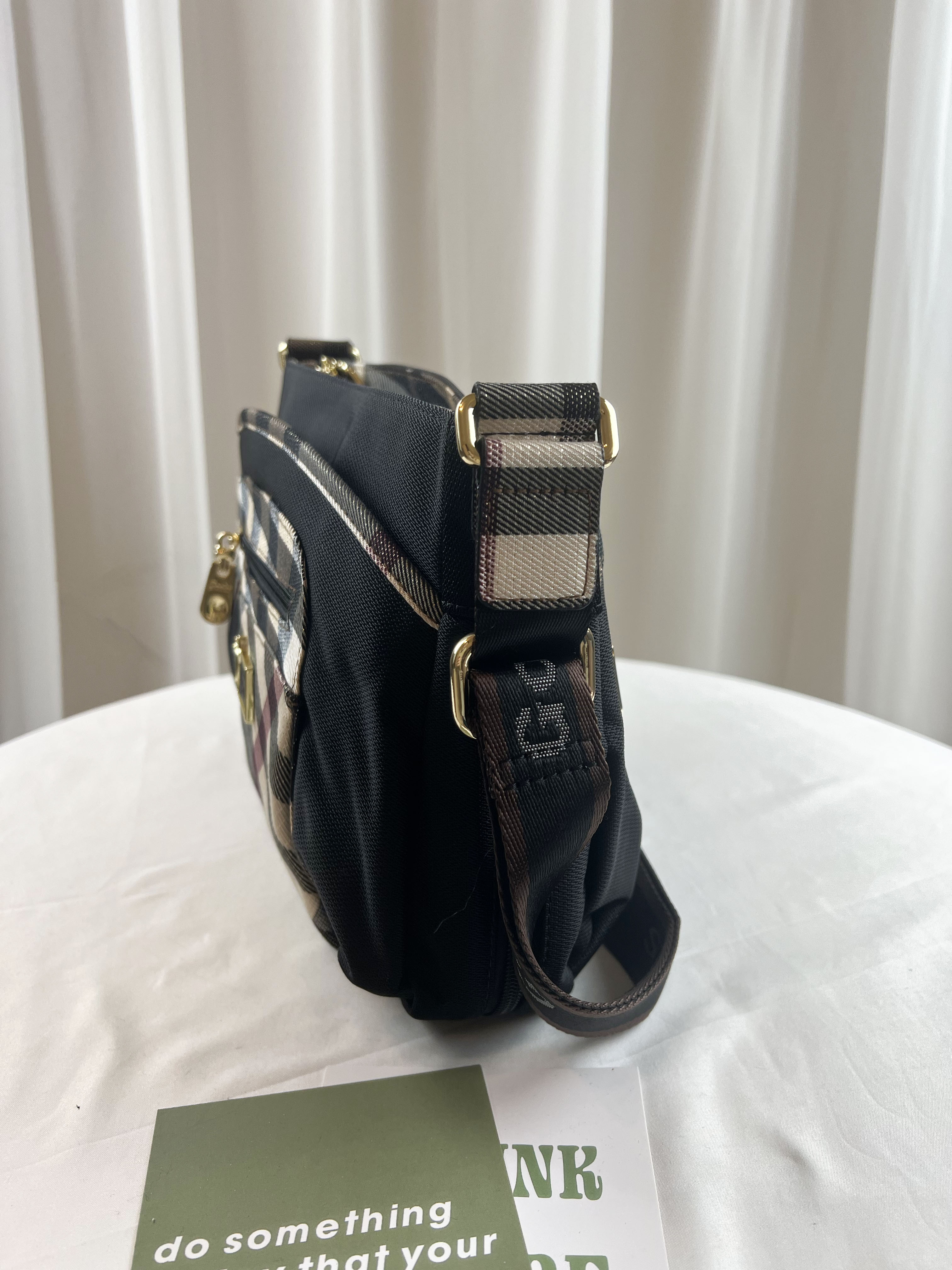 GOODS 金線大格黑經典拼色防潑水側背包 #2237