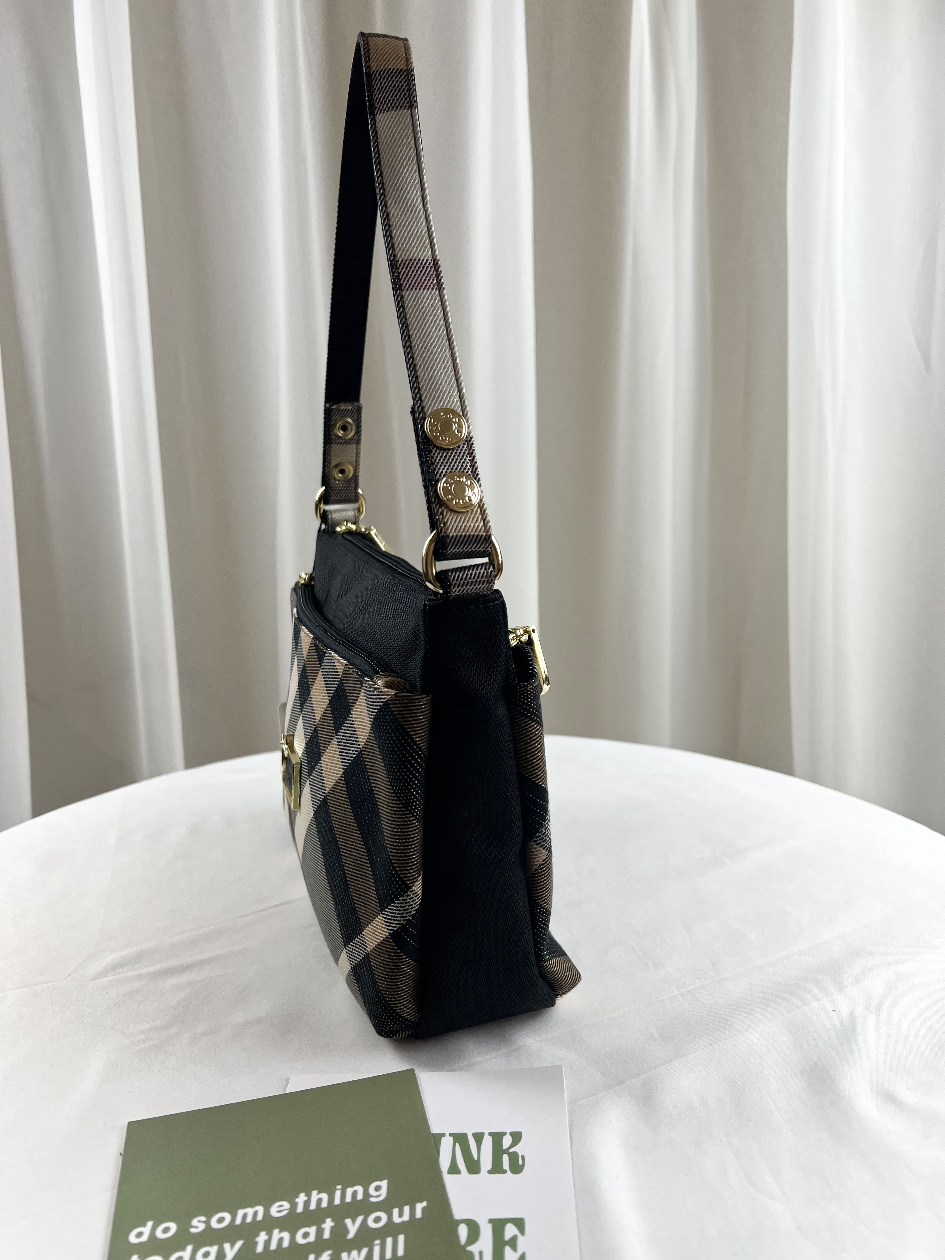 GOODS 金線大格黑拼色防潑水肩背包 #2563