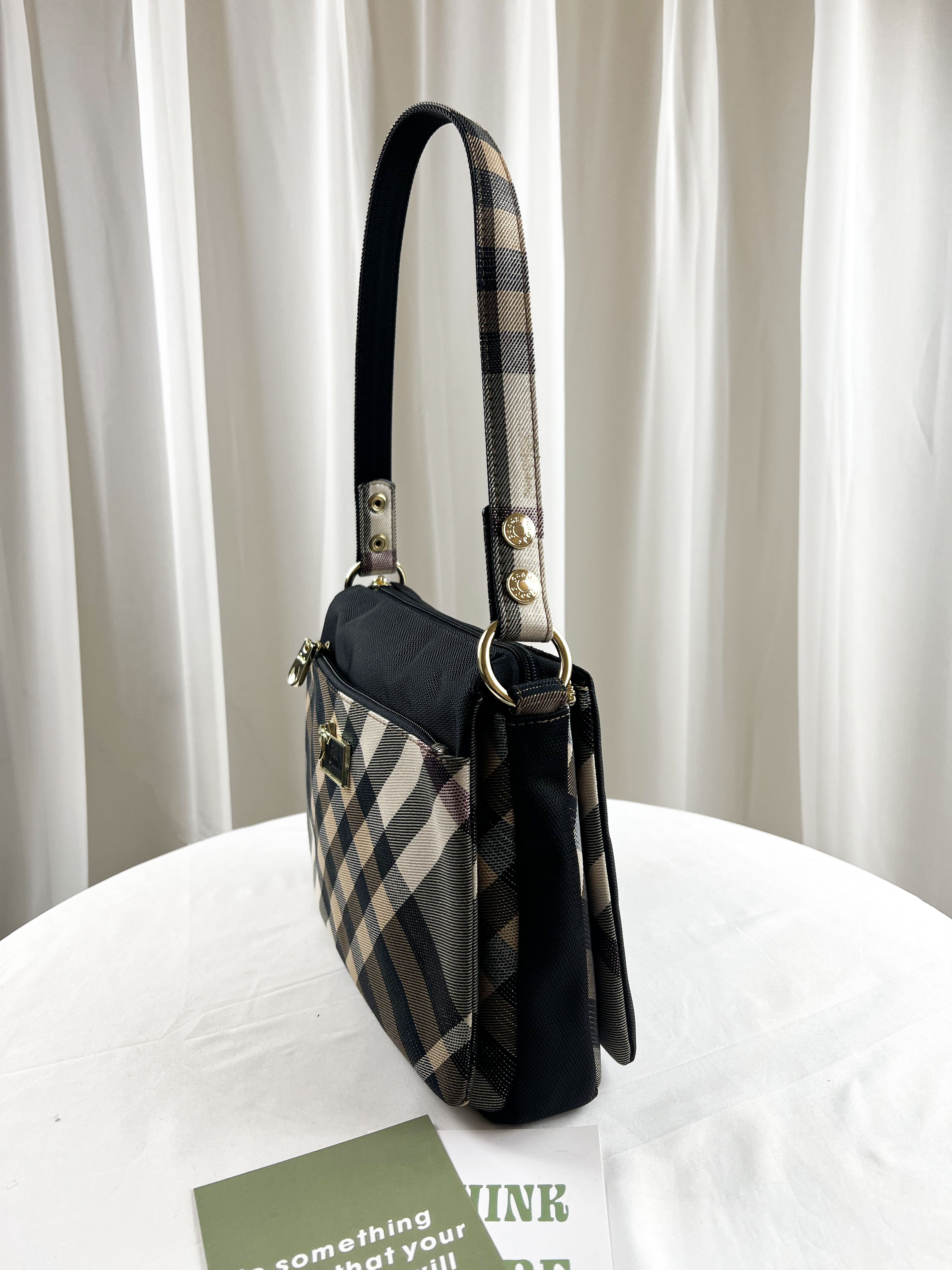 GOODS 金線大格黑拼色防潑水肩背包 / 側背包 #29259