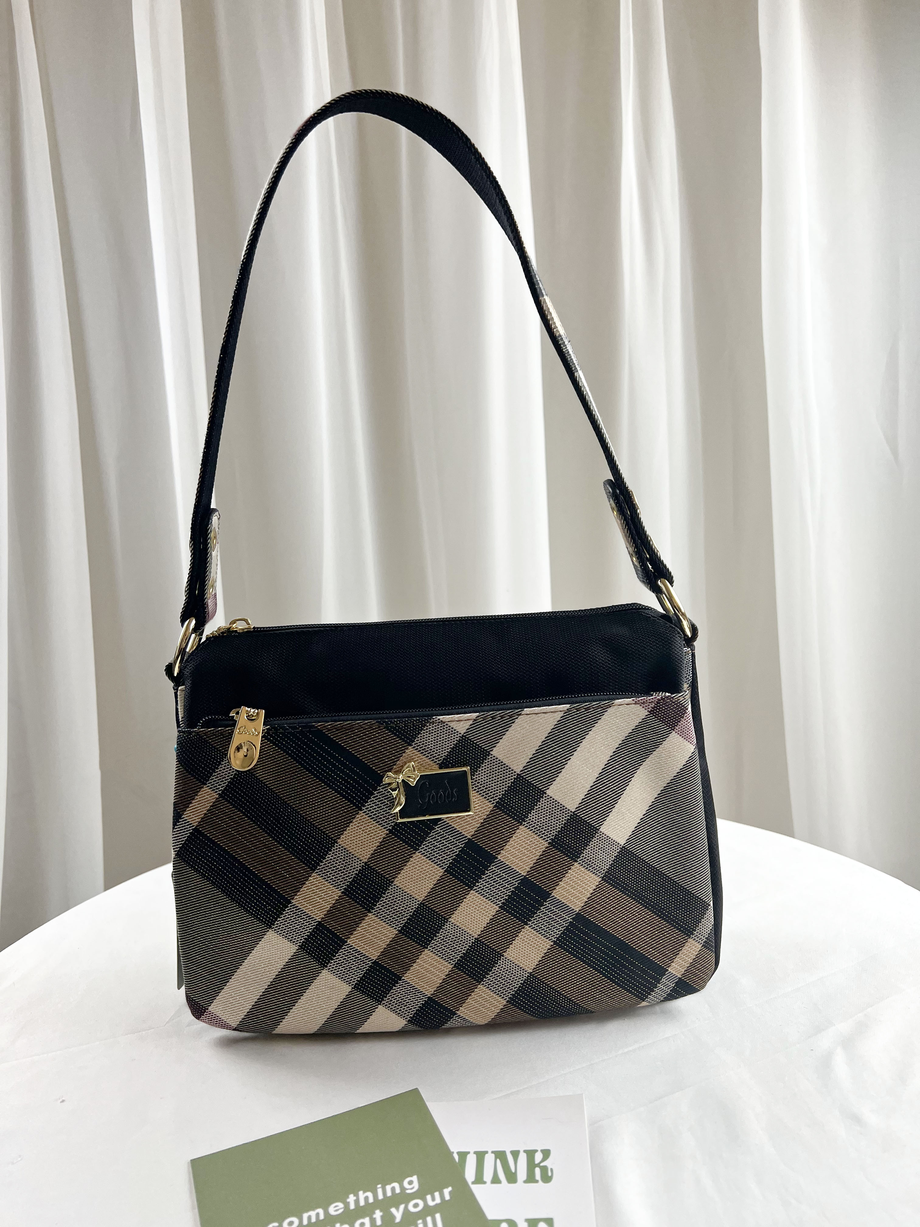 GOODS 金線大格黑拼色防潑水肩背包 / 側背包 #29259