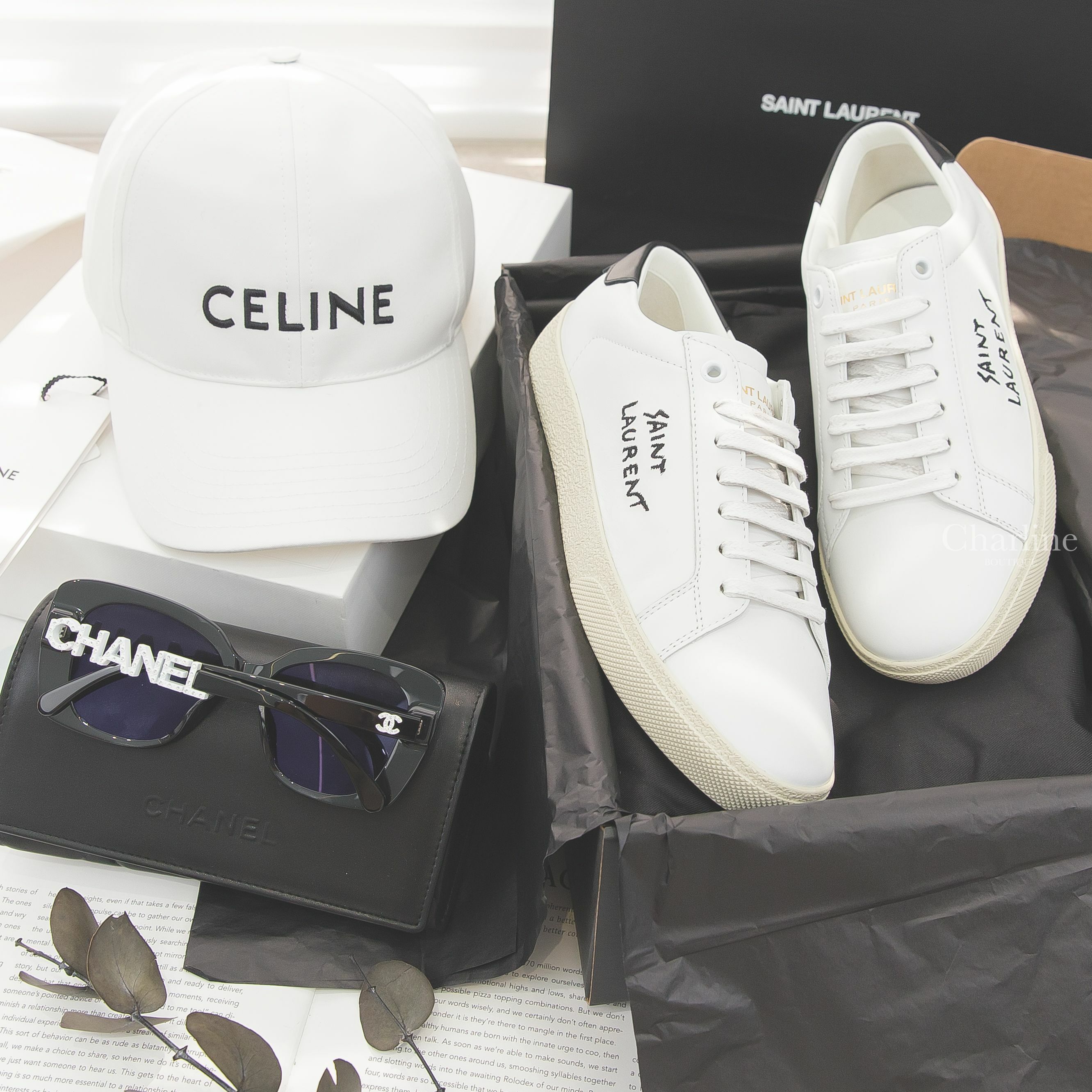 Saint Laurent 光學白小牛皮黑尾側邊黑色刺繡 Logo 運動鞋,Chanel 黑色方框側邊白鑽 Chanel 太陽眼鏡,Celine 白色刺繡黑字棉質棒球帽-Charline Boutique 精品代購