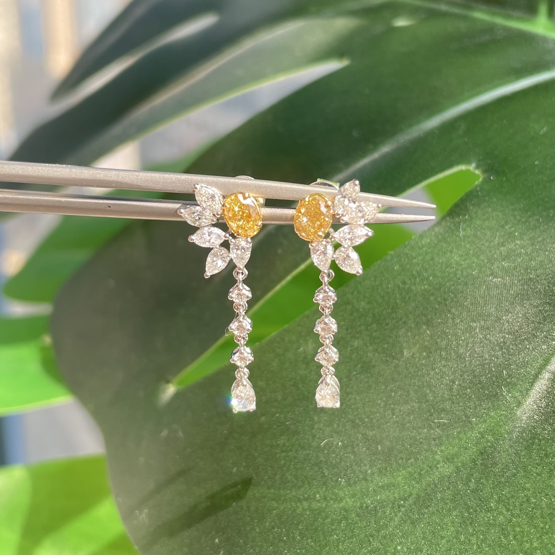 18K金濃彩黃鑽石耳環