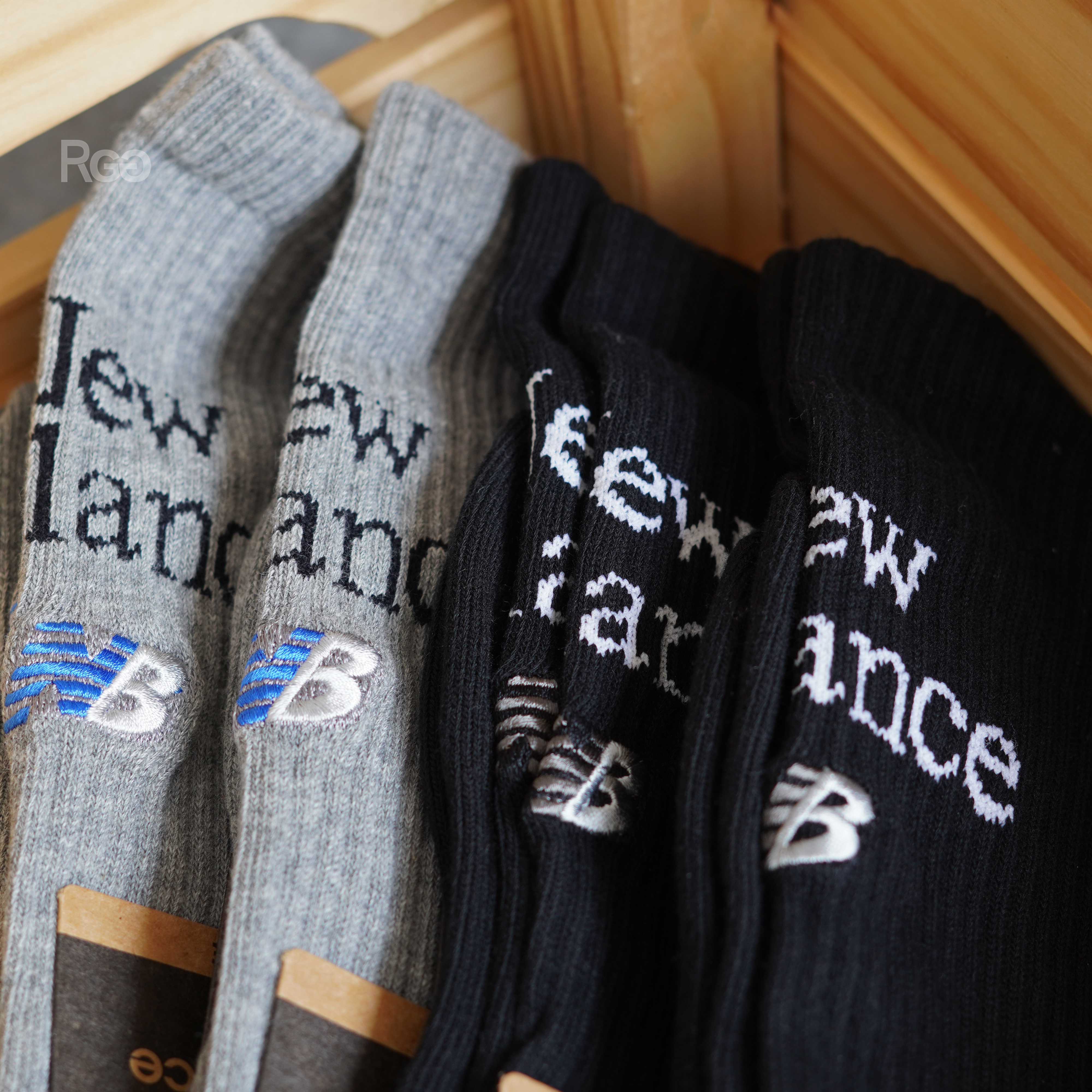 New Balance NB 品牌文字 刺繡中長襪 (LAS22061)