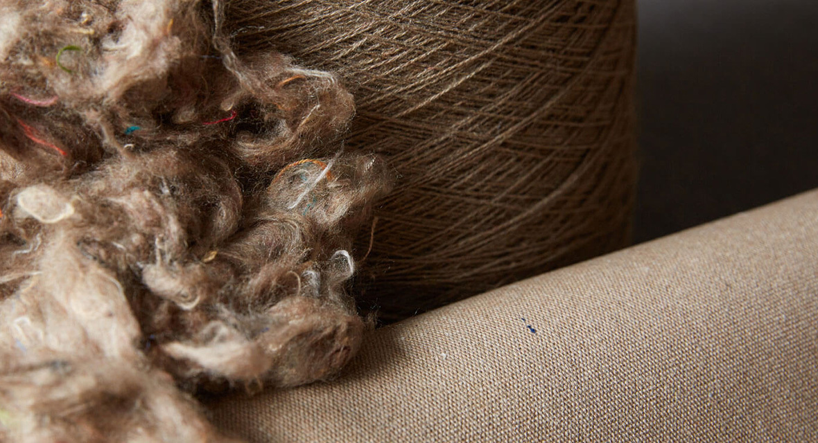 Sunbrella Renaissance 紗線由於其獨特的構成，造就了偶然性的自然明暗度或色斑，為織物增添視覺趣味。最終形成了具有復古魅力、豐富色彩、柔軟質感和出色性能織品。