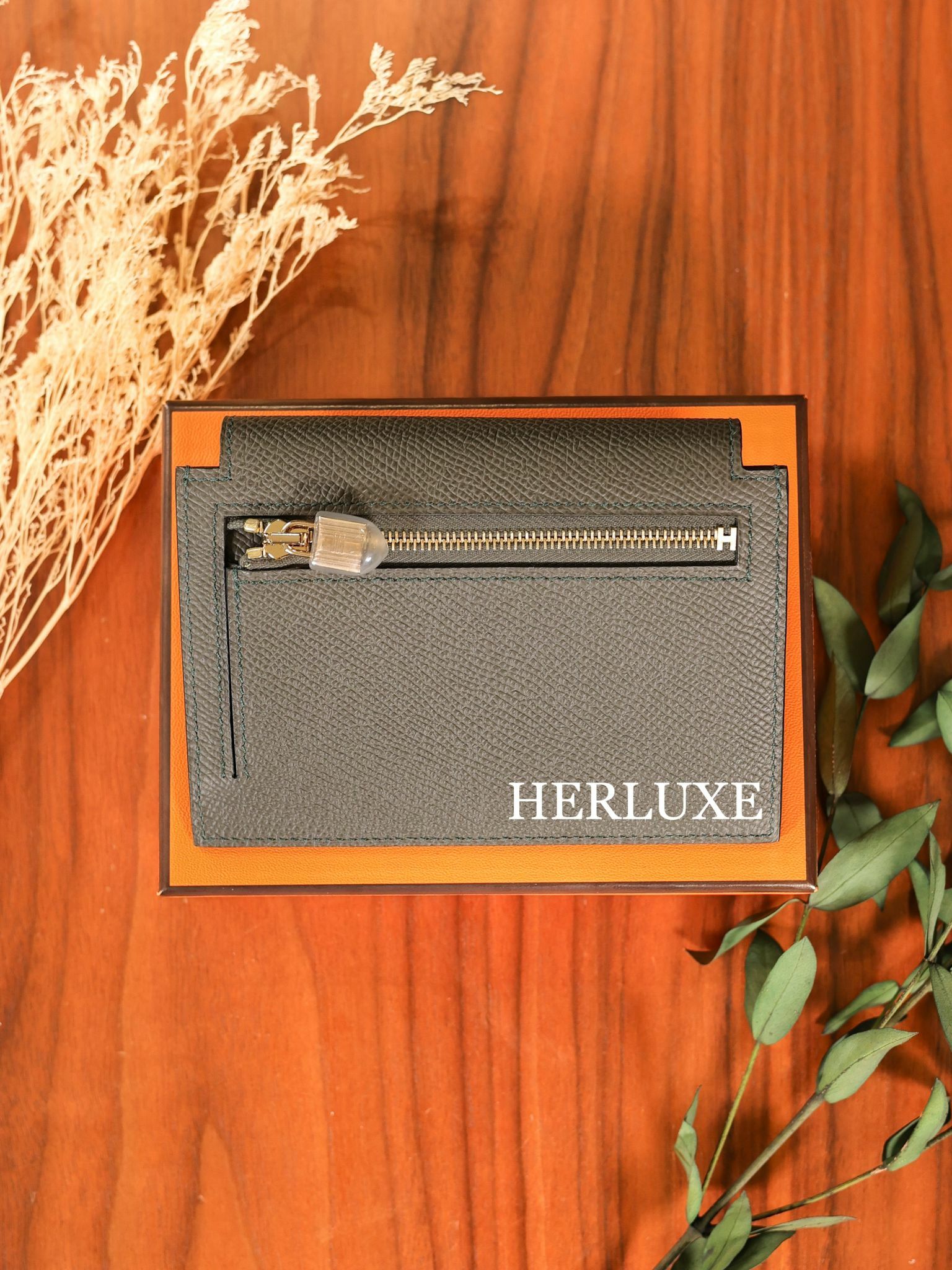 Kelly pocket C6 vert de gris cc epsom U