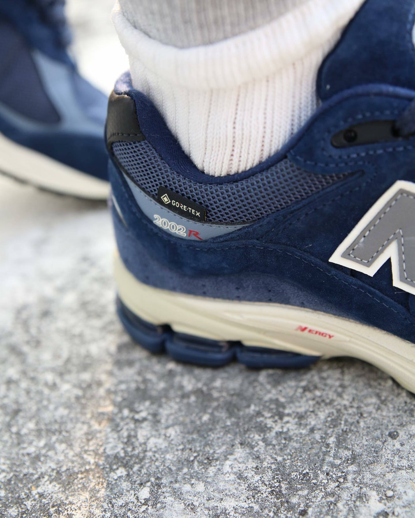 {現貨} New Balance M2002RXF Gore-Tex