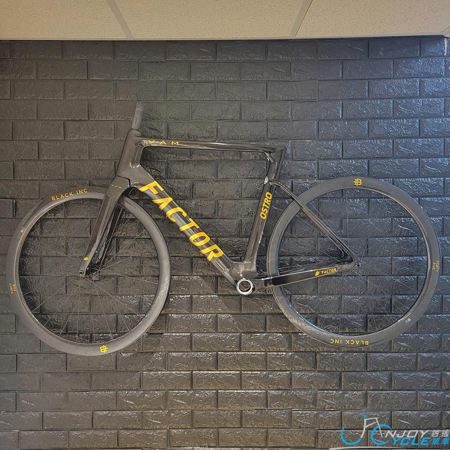 Black Inc FORTY FIVE Disc Wheelset Gold Edition