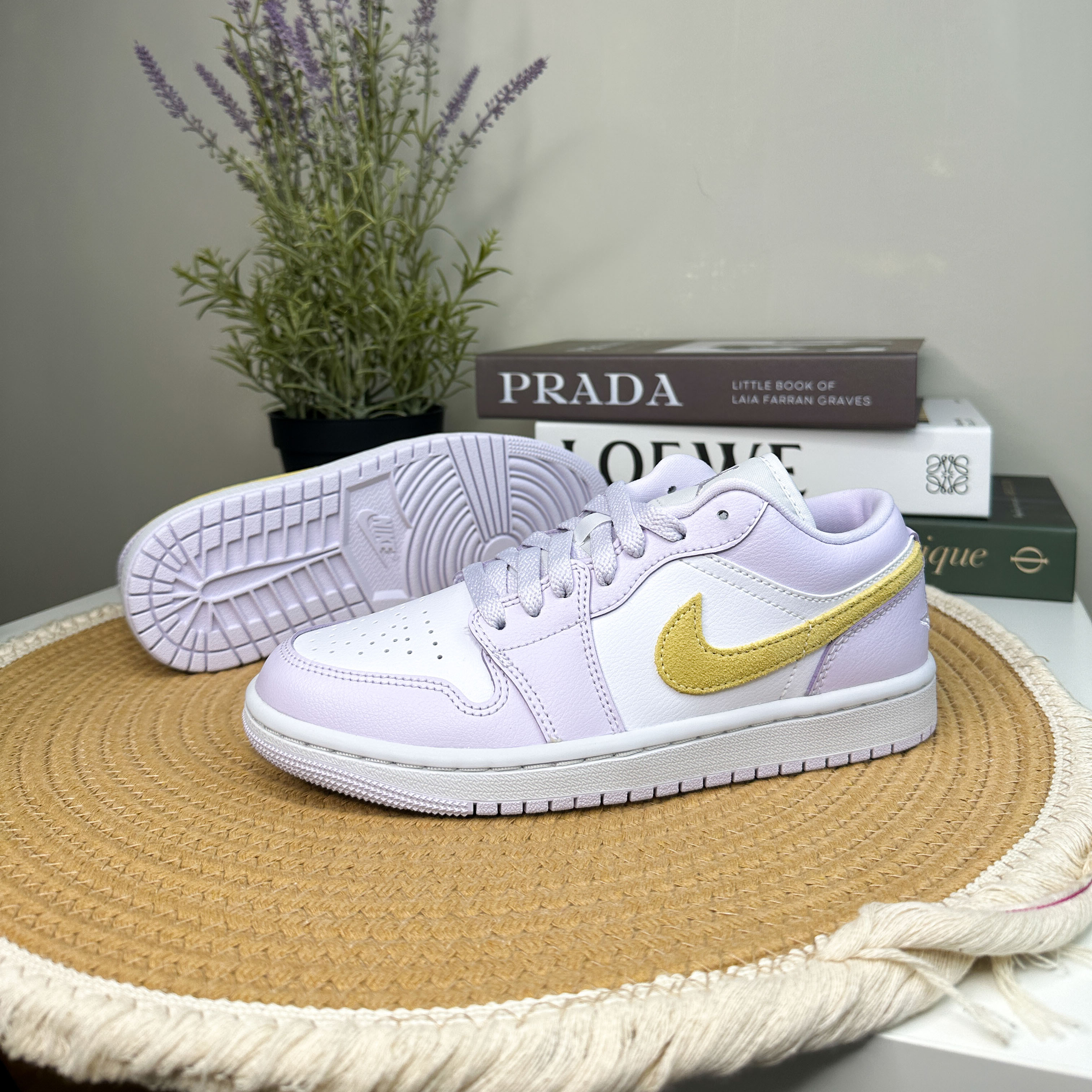 AIR JORDAN 1 LOW BARELY GRAPE 香芋紫淡紫黃勾女鞋DC0774-501