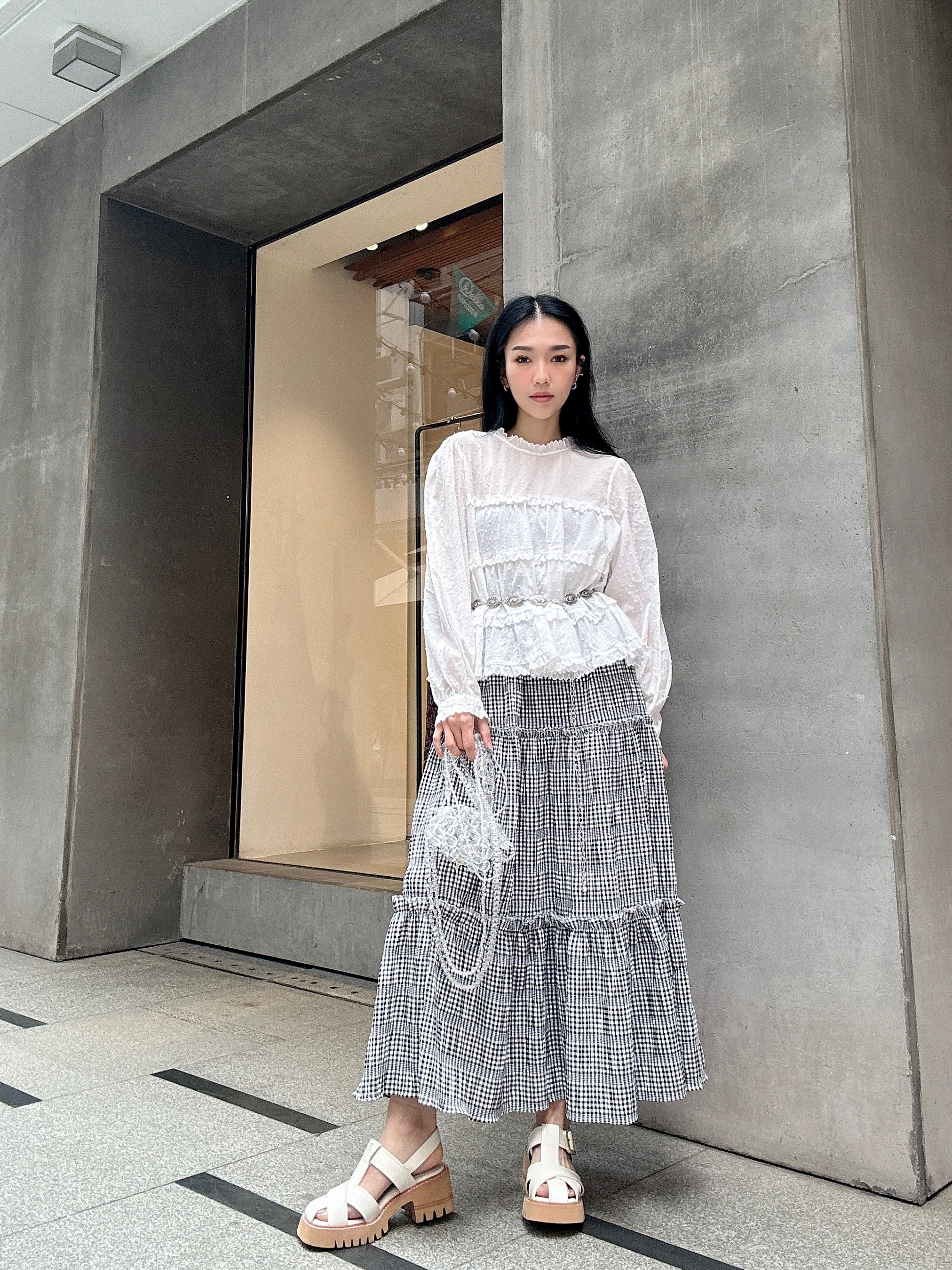 小波浪邊層層暗點上衣 （現貨款式）