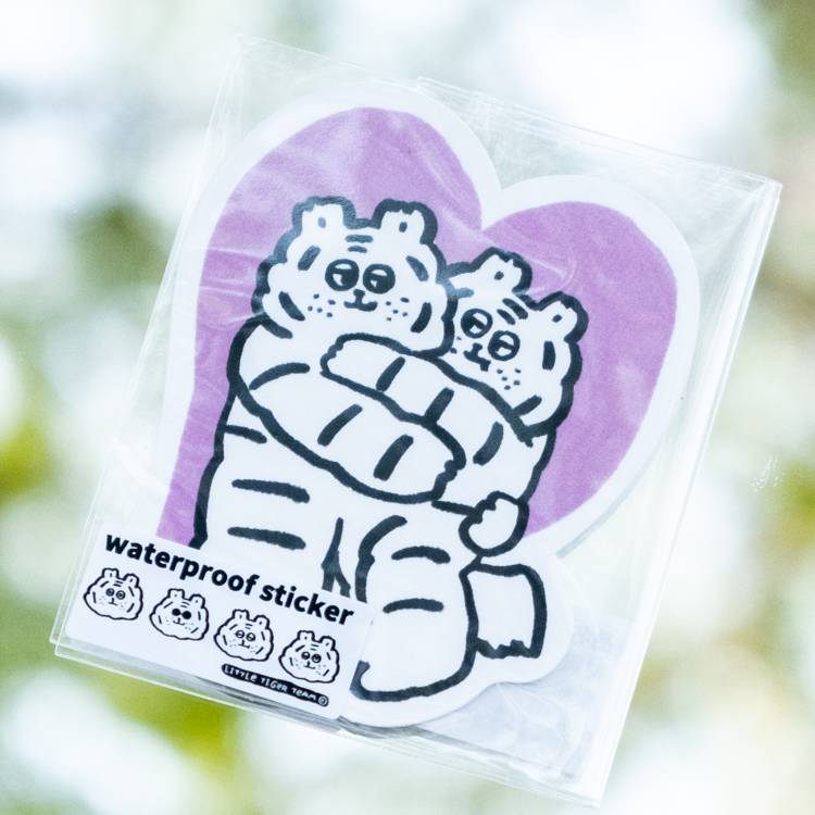 ericoco 小虎day｜防水貼紙｜相親相愛的抱