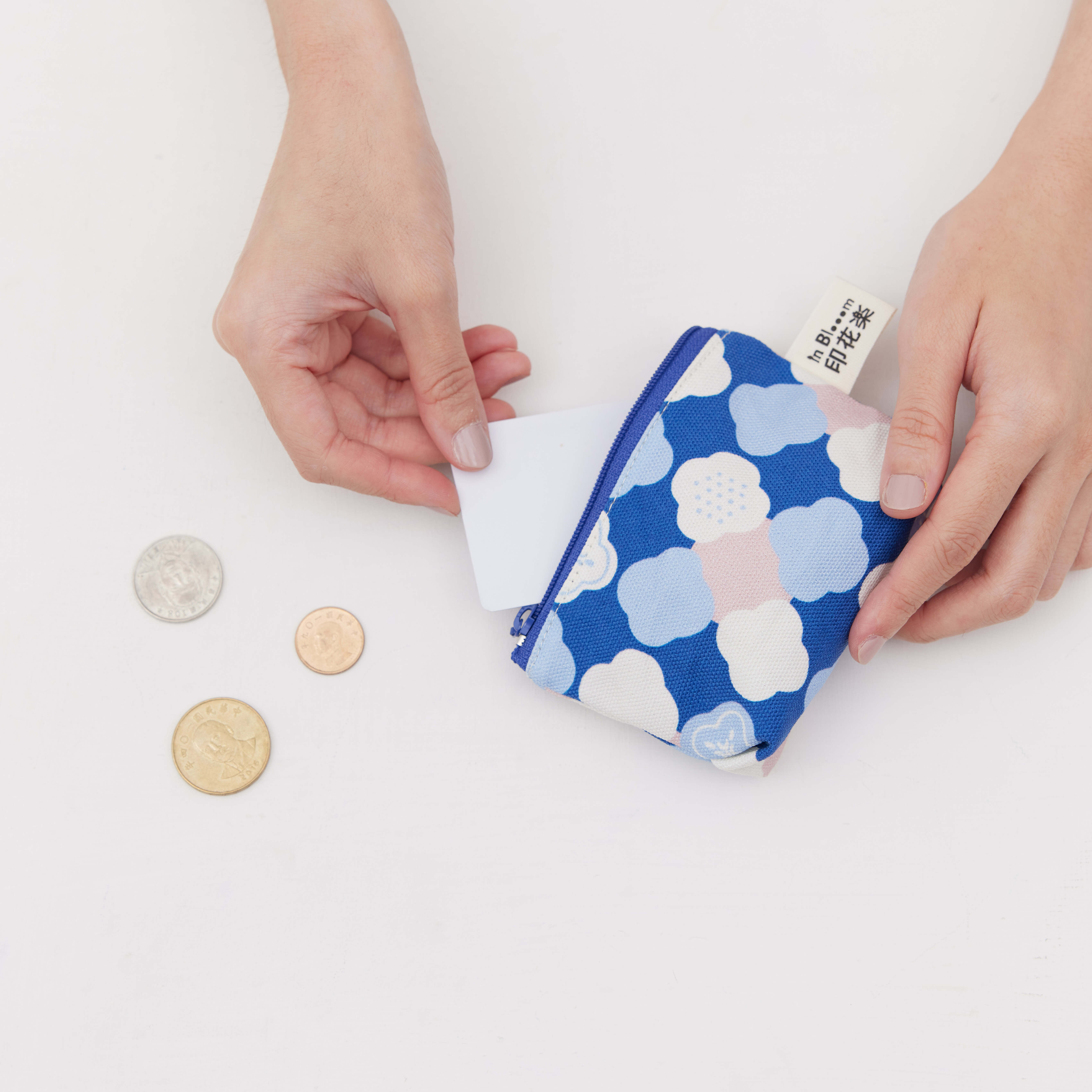 Zipper Mini Purse/Begonia Glass Pattern No.2/College Blue