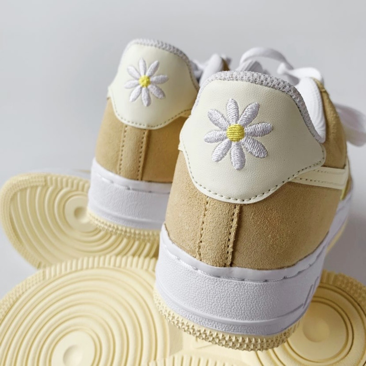 NIKE AIR FORCE 1 AF1 檸檬黃刺繡雛菊