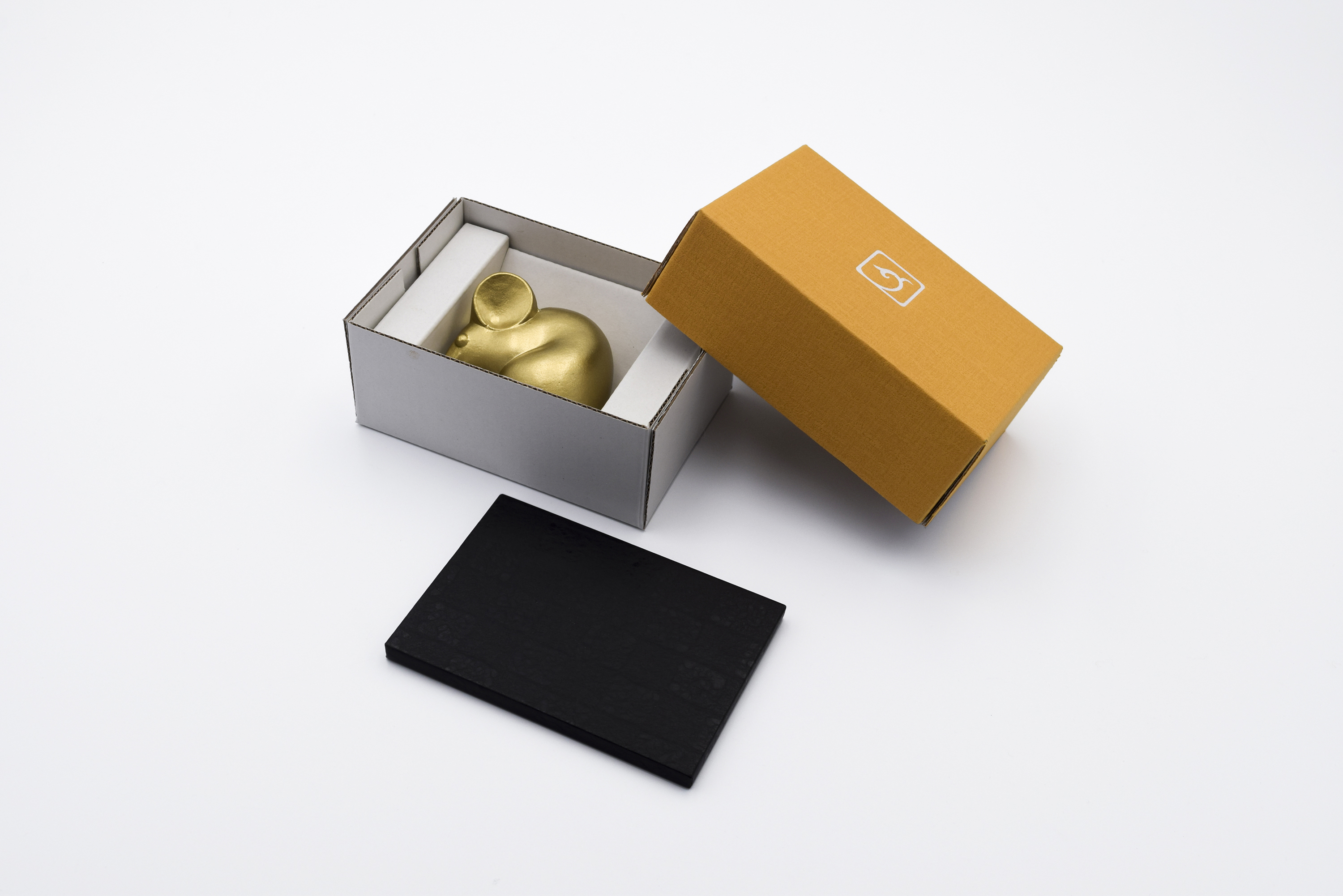 金色的十二生肖吉祥擺飾