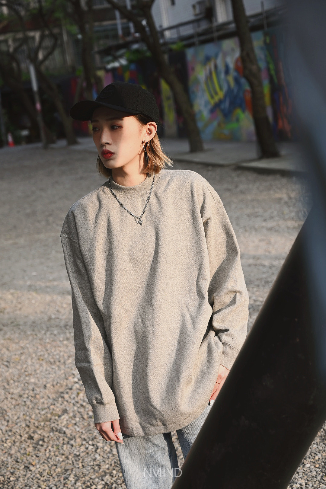 ESSENTIALS  毛氈後字 不收邊大學踢 深灰