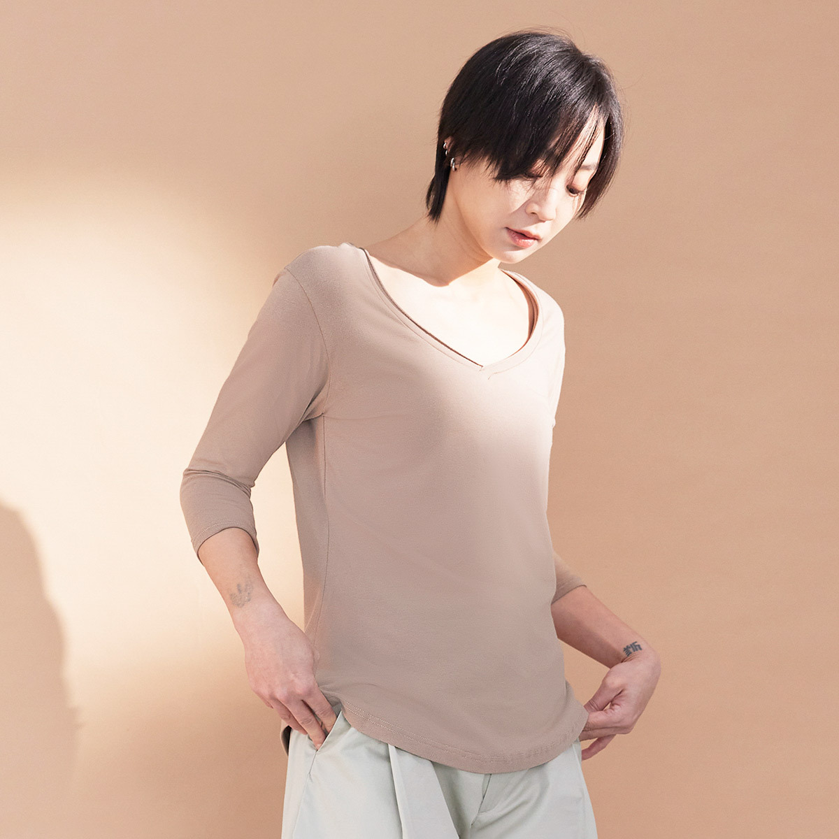 Venus 捲邊V領七分袖（限定色）