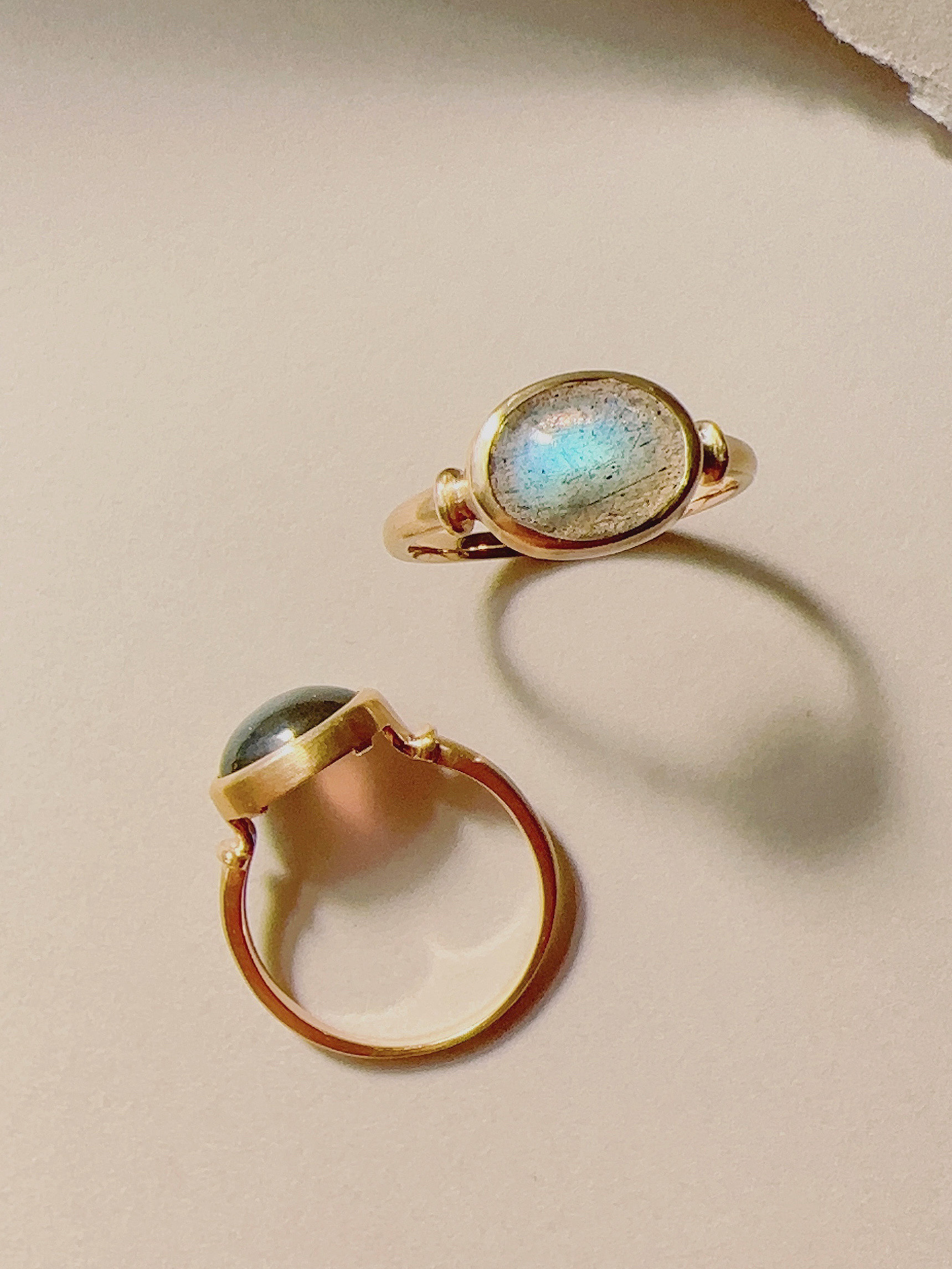 綢緞拉長石戒指