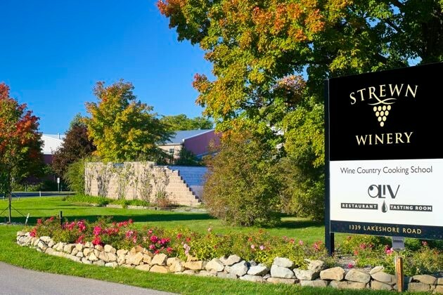 趕食髦_食髦酒窖 加拿大詩樽酒莊 一條龍的產業發展，有廚藝學校、體驗課程和試飲活動，將在地冰酒的文化向外推廣至全世界