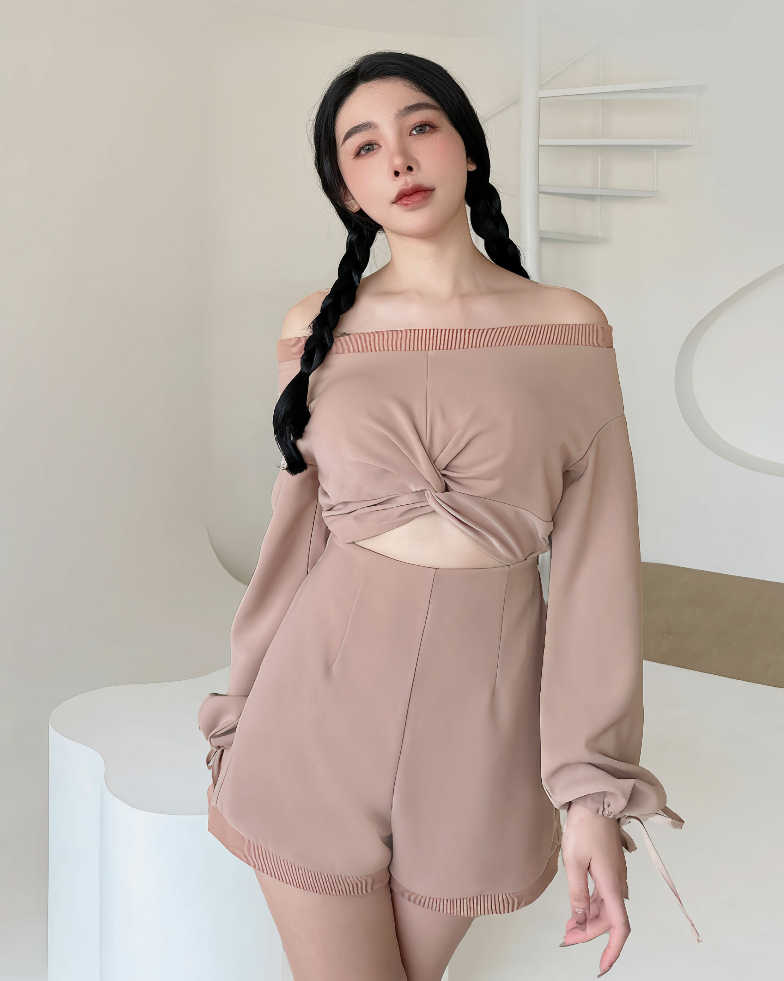 訂製-休閒扭轉一字領連身短褲