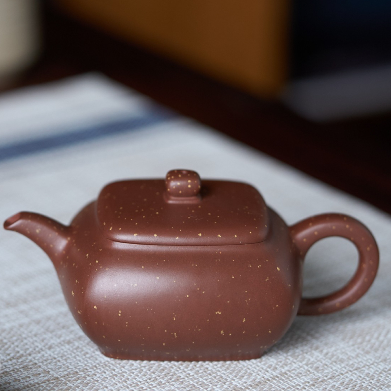 【思遠】-- 氣度不凡，方圓結合虛實之間和諧共存。