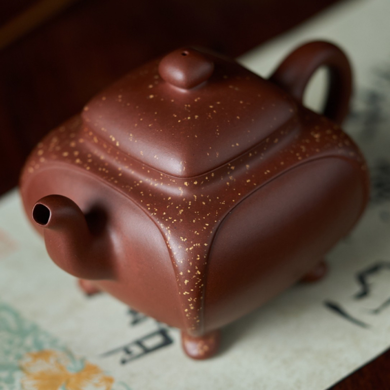 【鼎盛四方】-- 將抽象的主題融入到具象的造型之中。