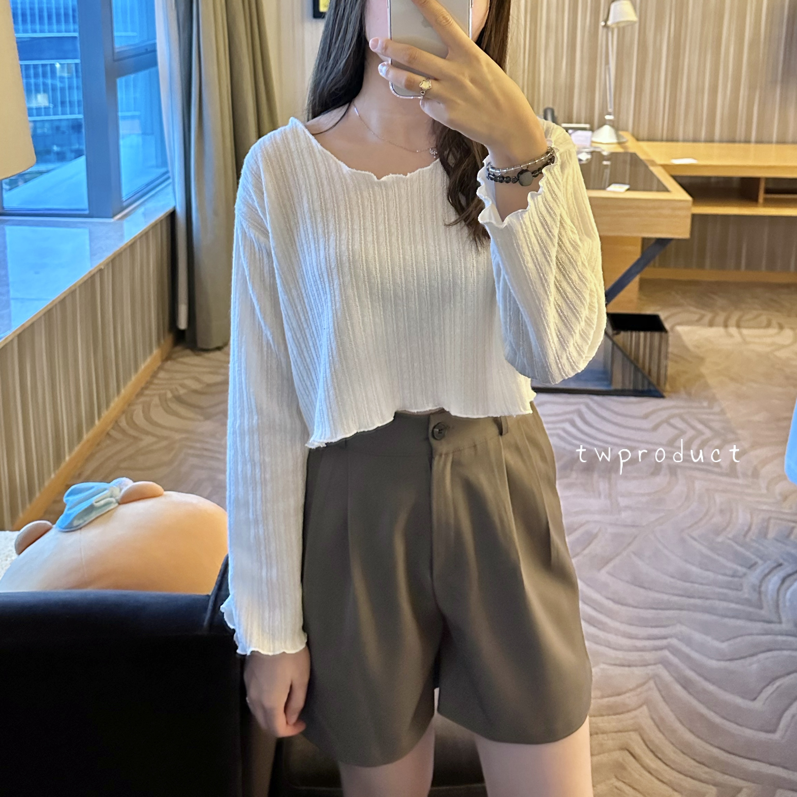 🍂  || Top279 ||軟綿V領直紋闊短身top