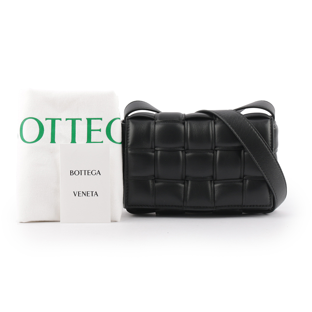 【BOTTEGA VENETA】小羊皮Padded Cassette枕頭編織包(小款)(黑色/金釦)