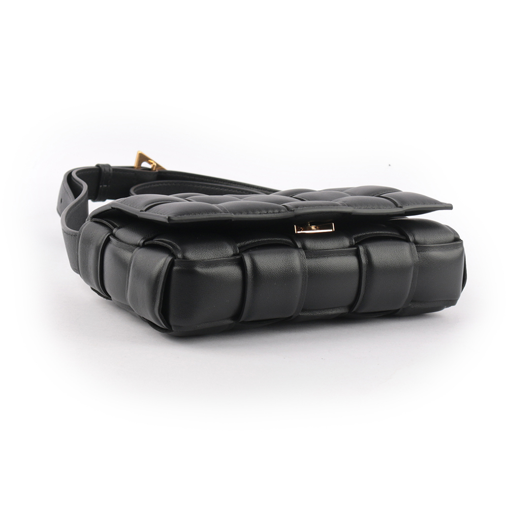 【BOTTEGA VENETA】小羊皮Padded Cassette枕頭編織包(小款)(黑色/金釦)