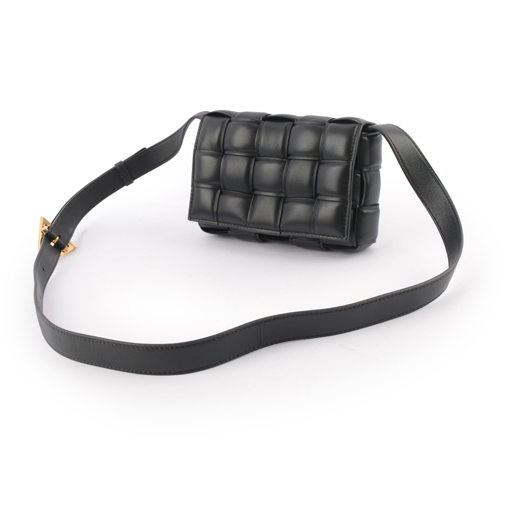【BOTTEGA VENETA】小羊皮Padded Cassette枕頭編織包(小款)(黑色/金釦)
