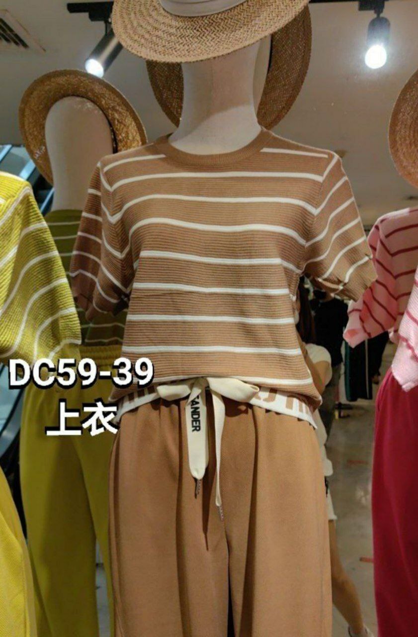 DC59 线条短袖上衣（BROWN)