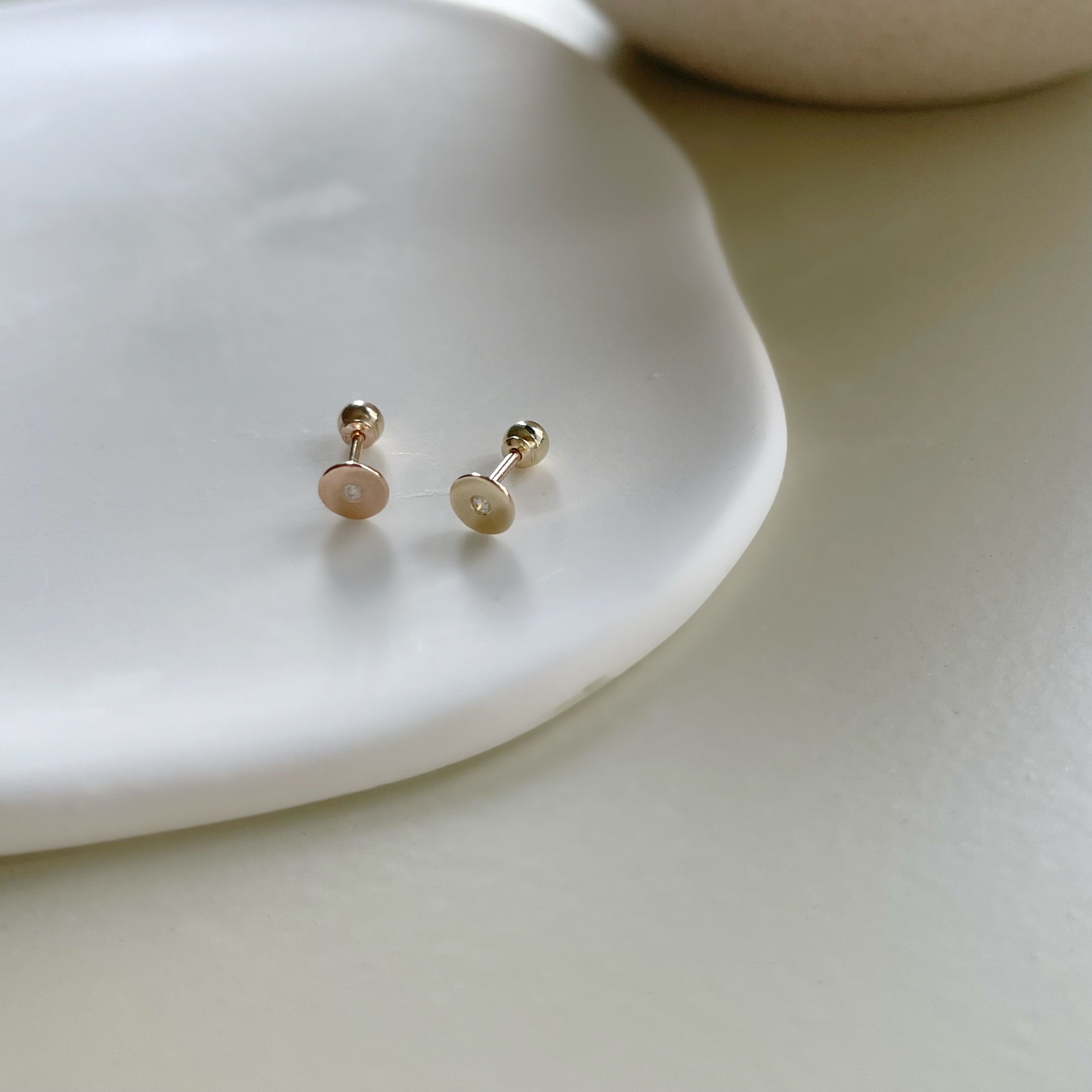 14K小圓餅真鑽轉珠耳環