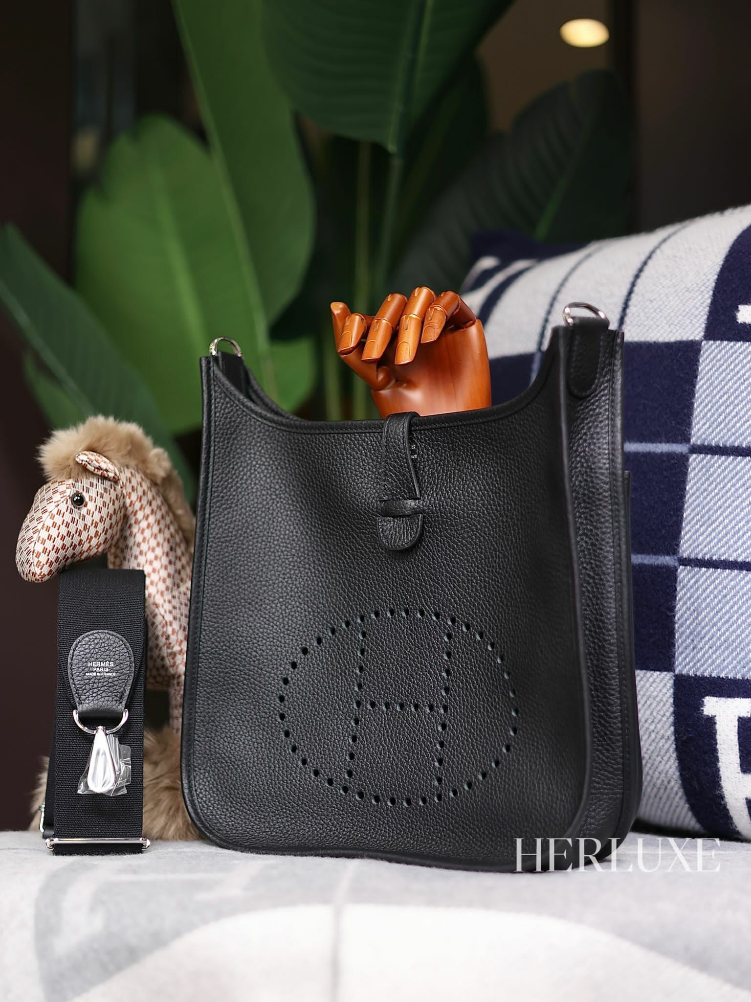 Evelyne 29 89 noir ck tc k