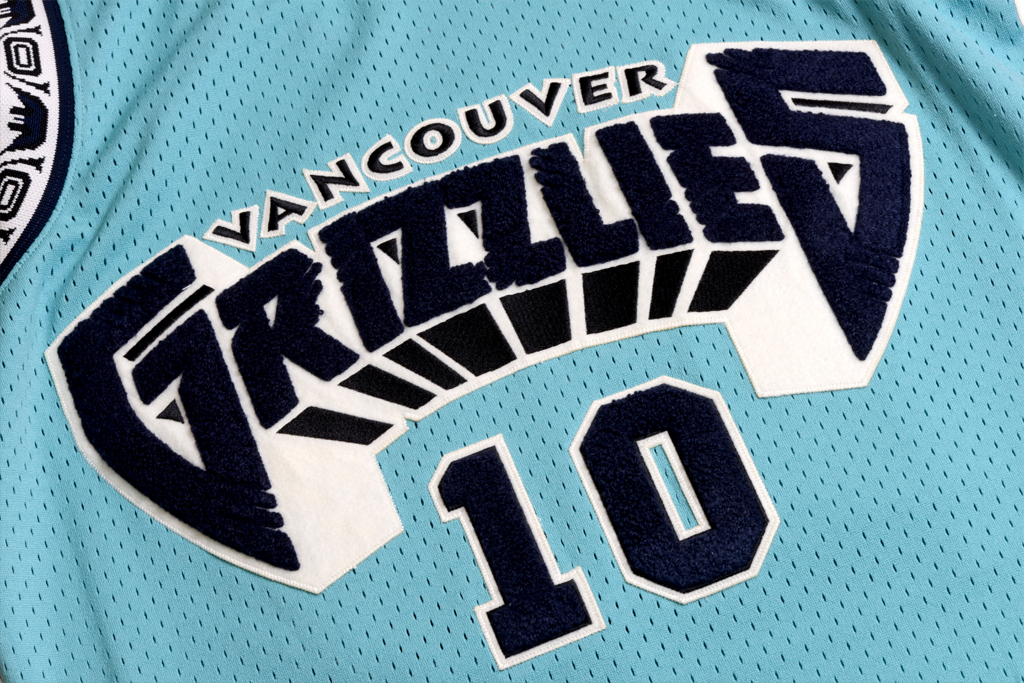 Mitchell & Ness 溫哥華灰熊隊 Mike Bibby 雪尼爾針織 Swingman 球衣