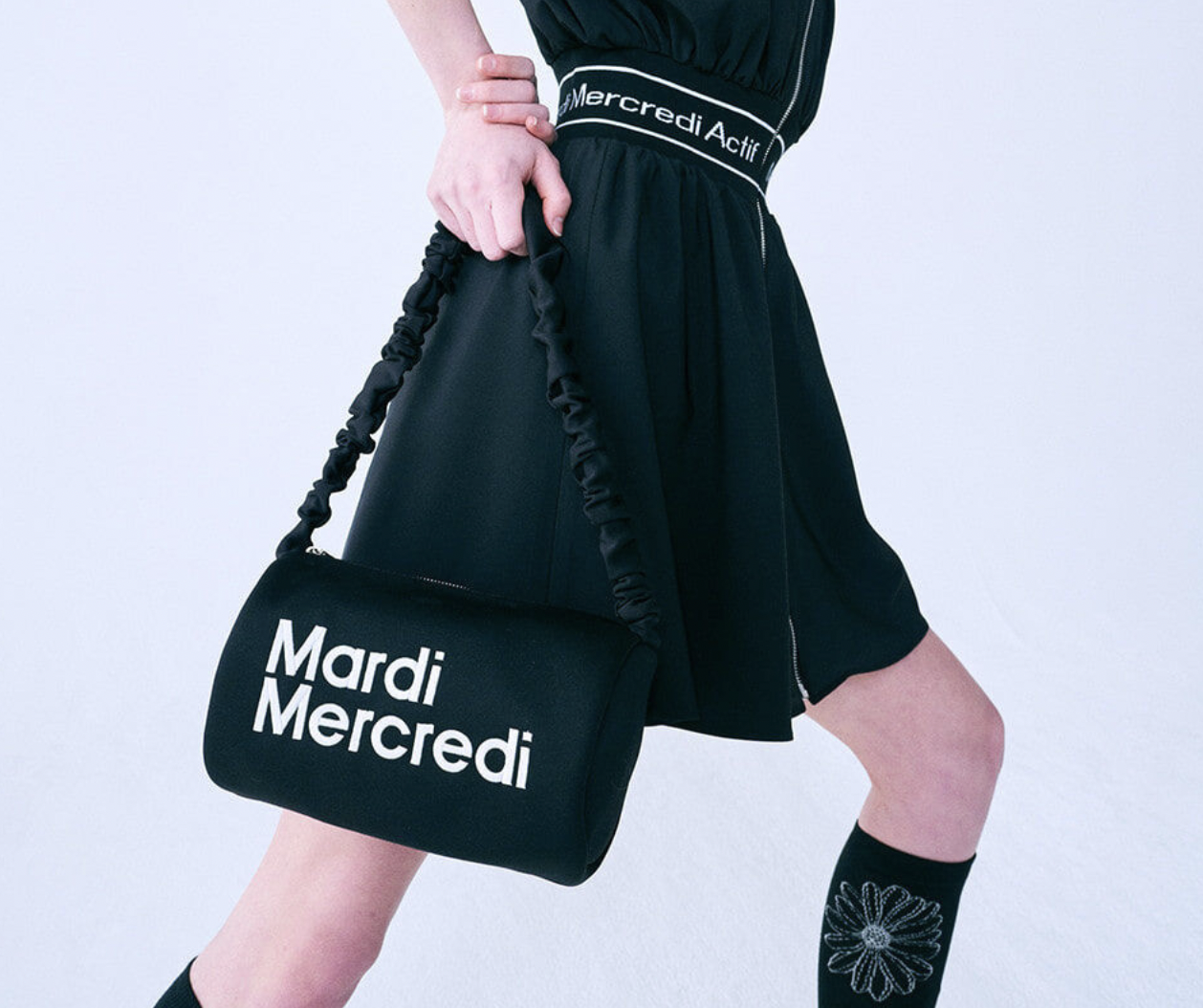 ●Mardi Mercredi●Actif●NEOPRENE SHOULDER BAG CYLINDER_NAVY 韓國Mardi Mercredi NEOPRENE SHOULDER BAG CYLINDER