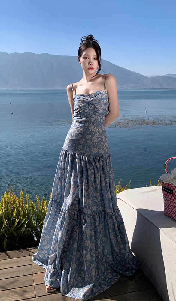 碎花度假感 露背綁帶長洋裝