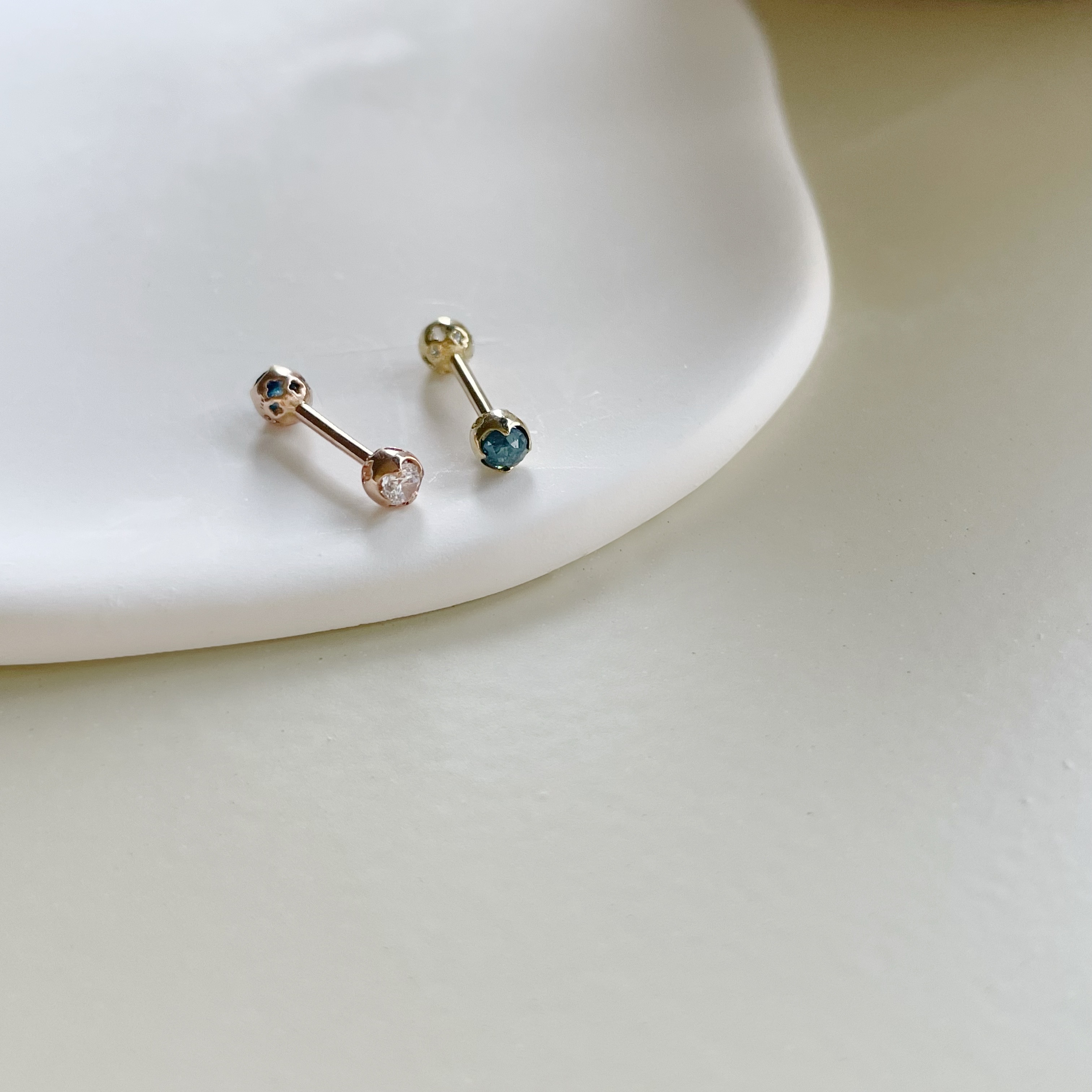 14K圓四爪藍鑽原礦雙面轉珠耳環