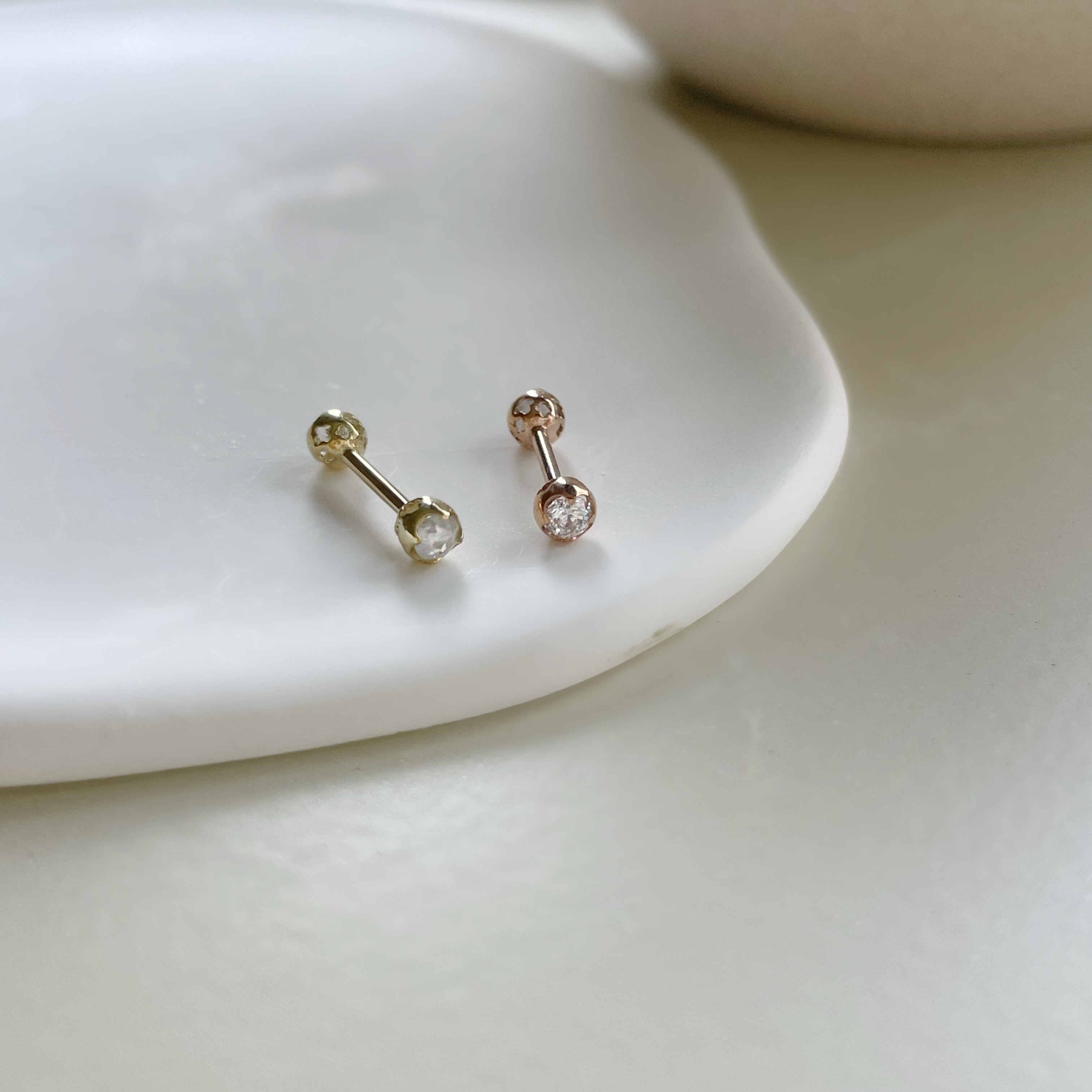 14K圓四爪灰鑽原礦雙面轉珠耳環