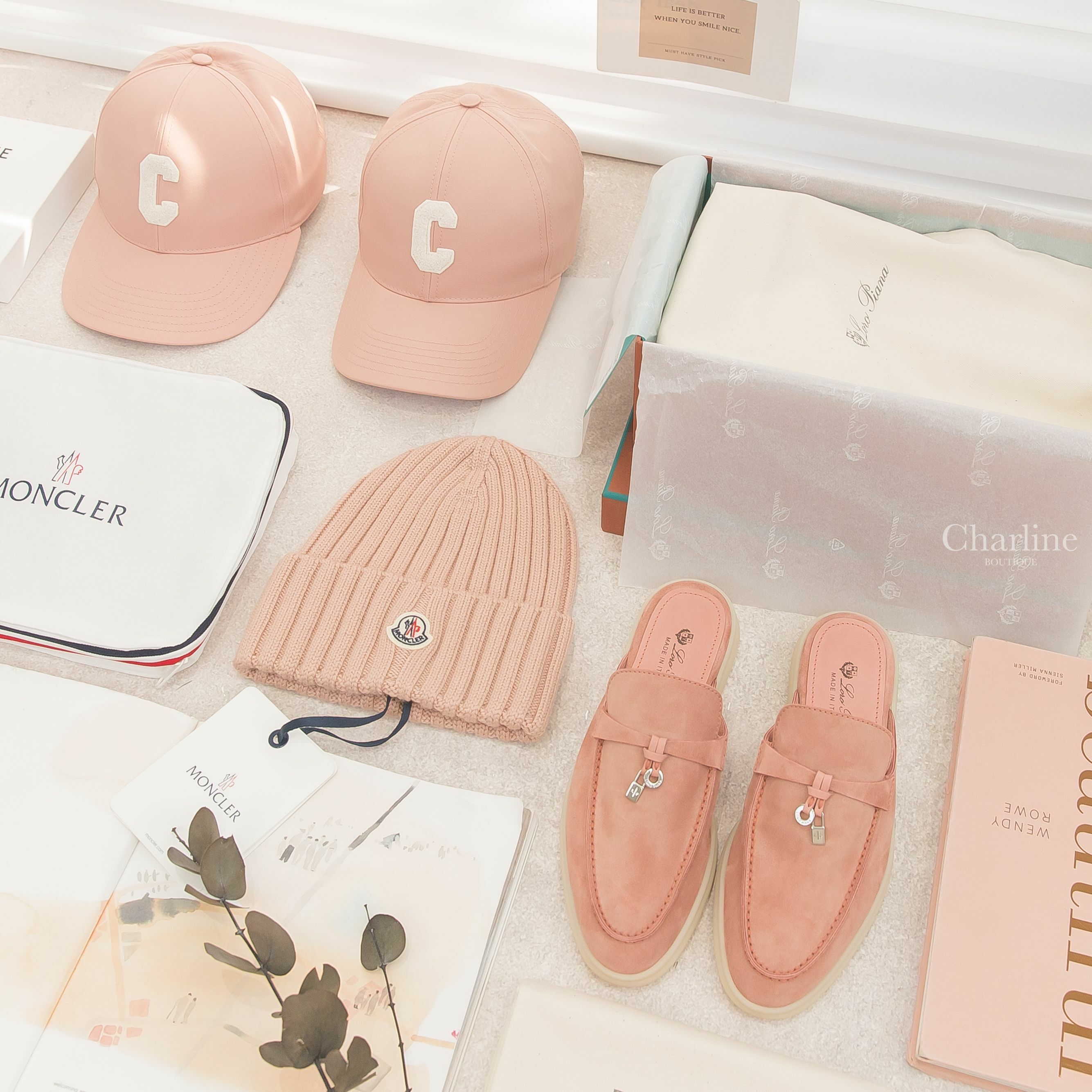 Loro Piana Babouche Charms Walk Loafers 紅蘭花色銀色墜飾柔軟麂皮步行樂福鞋,Celine Baseball Cap In Cotton 復古粉色刺繡白色C棉質棒球帽-Charline Boutique 精品代購