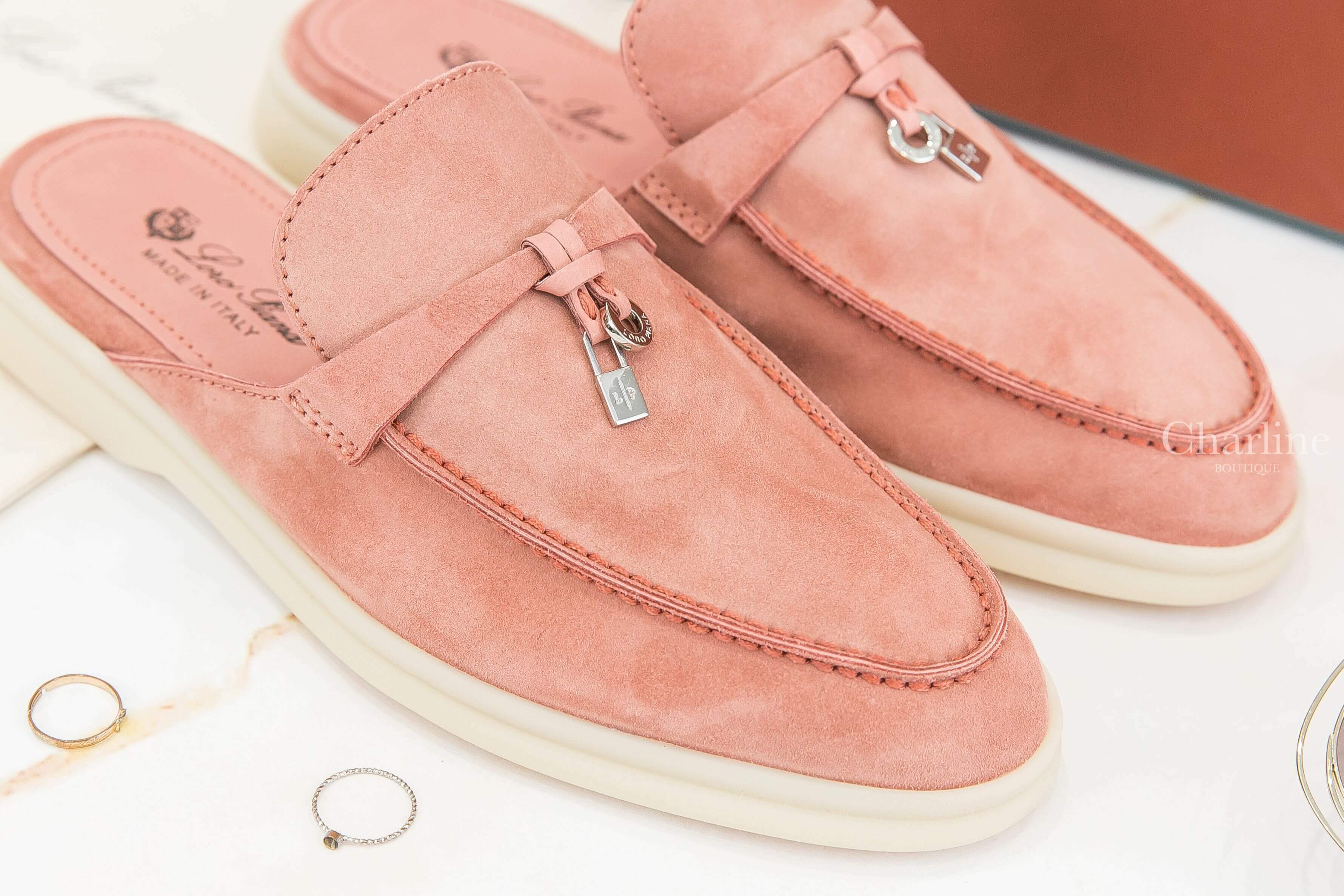 Loro Piana Babouche Charms Walk Loafers 紅蘭花色銀色墜飾柔軟麂皮步行樂福鞋
