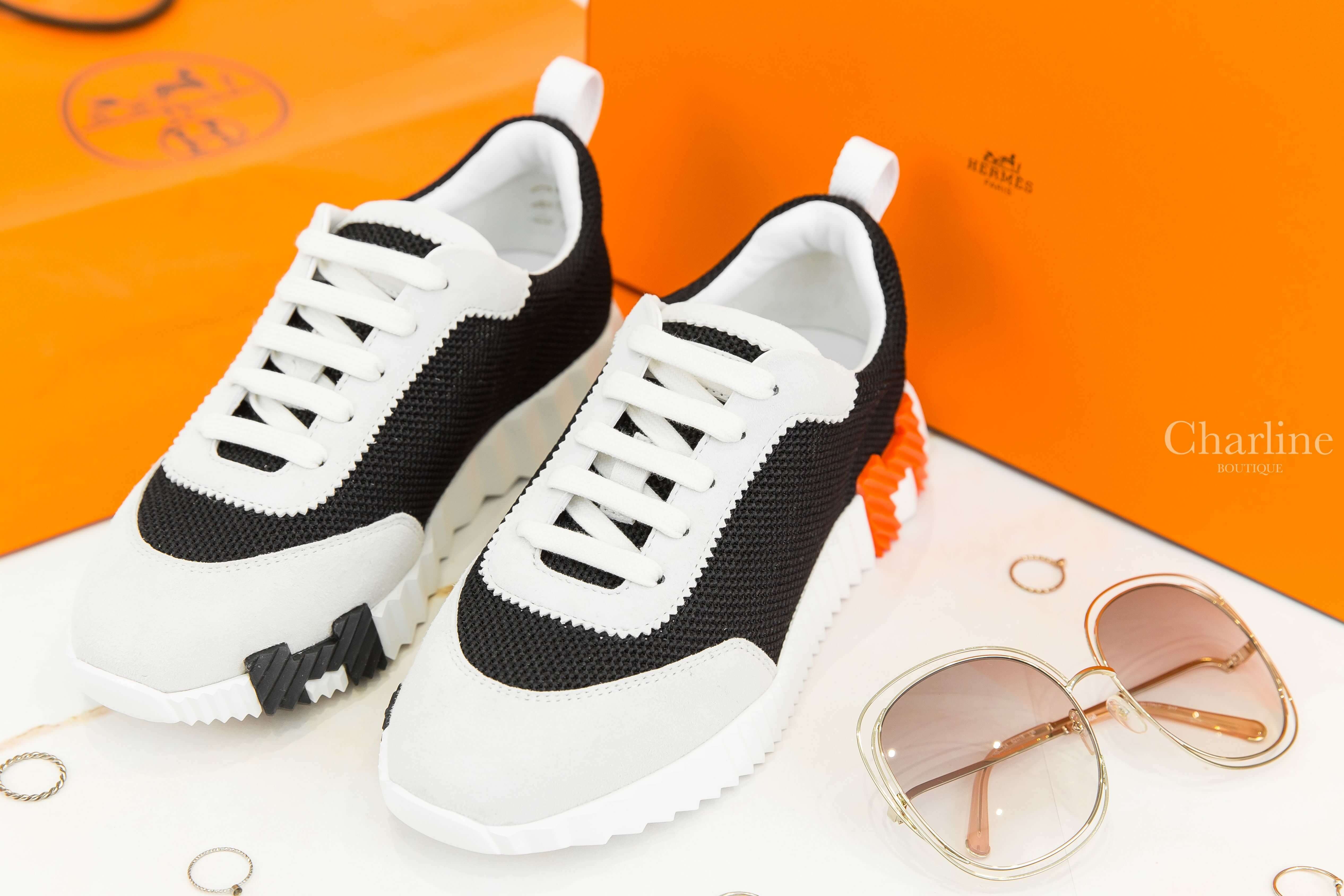 Hermès Bouncing Sneaker 黑色透氣網布白色山羊麂皮黑/橘H運動鞋-Charline Boutique 精品代購