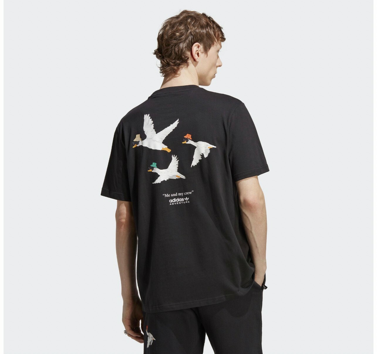 Adidas Adventure 短袖上衣  圖騰 印花 白天鵝 黑 MAR-