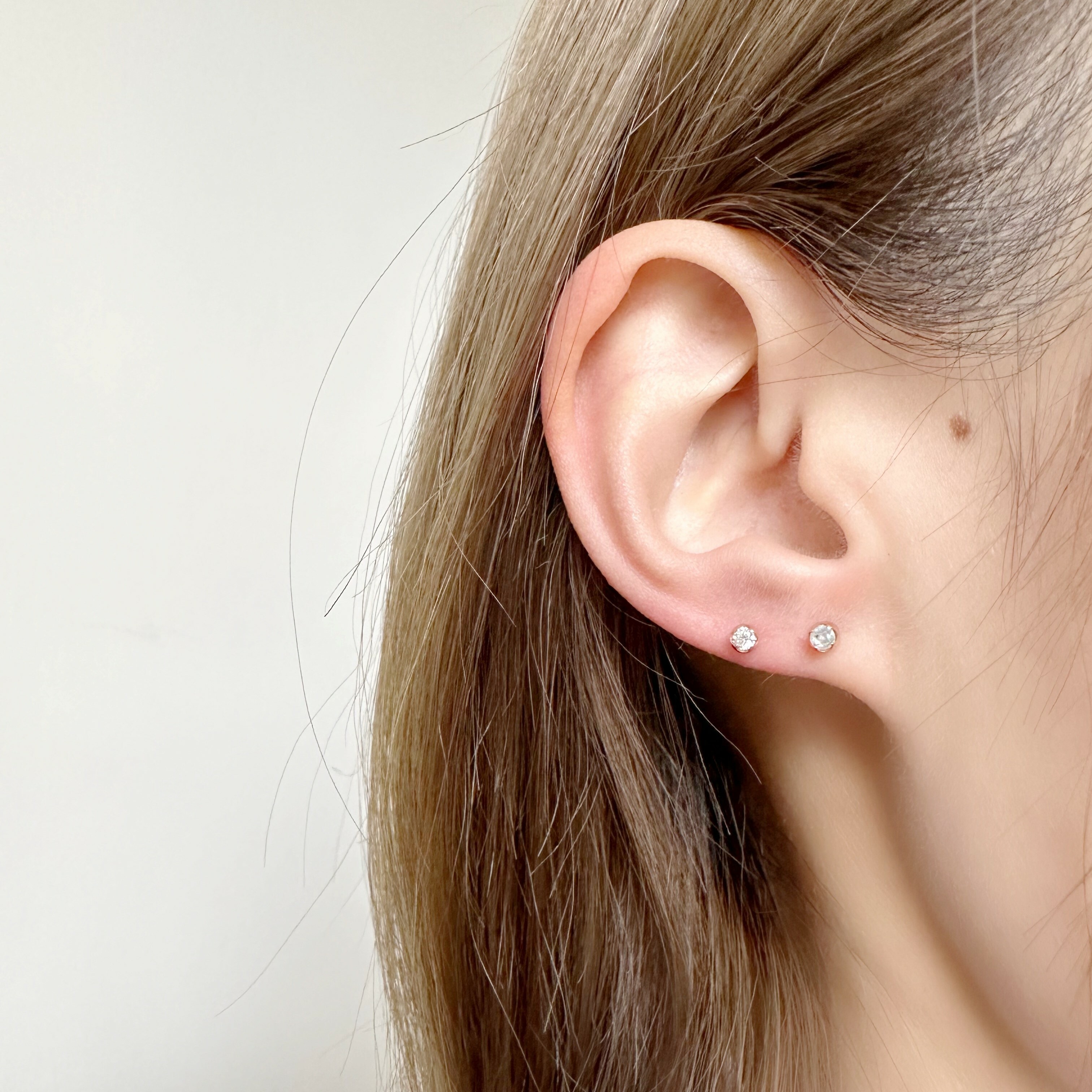 14K圓四爪灰鑽原礦雙面轉珠耳環