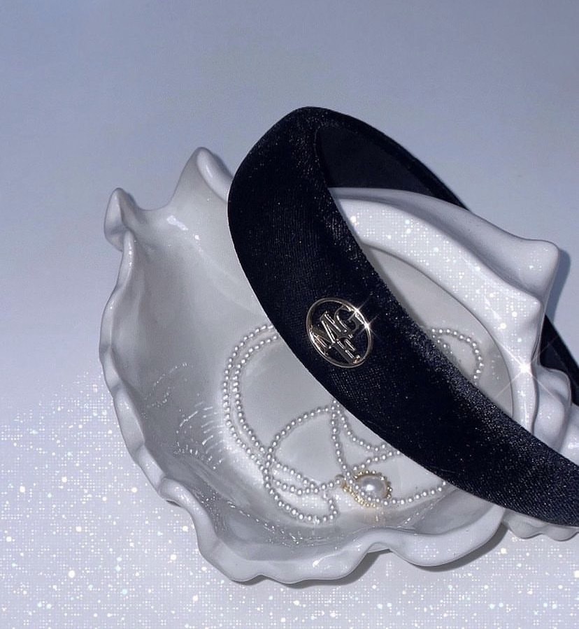 【現貨】MARITHE 天鵝絨 小金標 髮箍 MARITHEHAIR